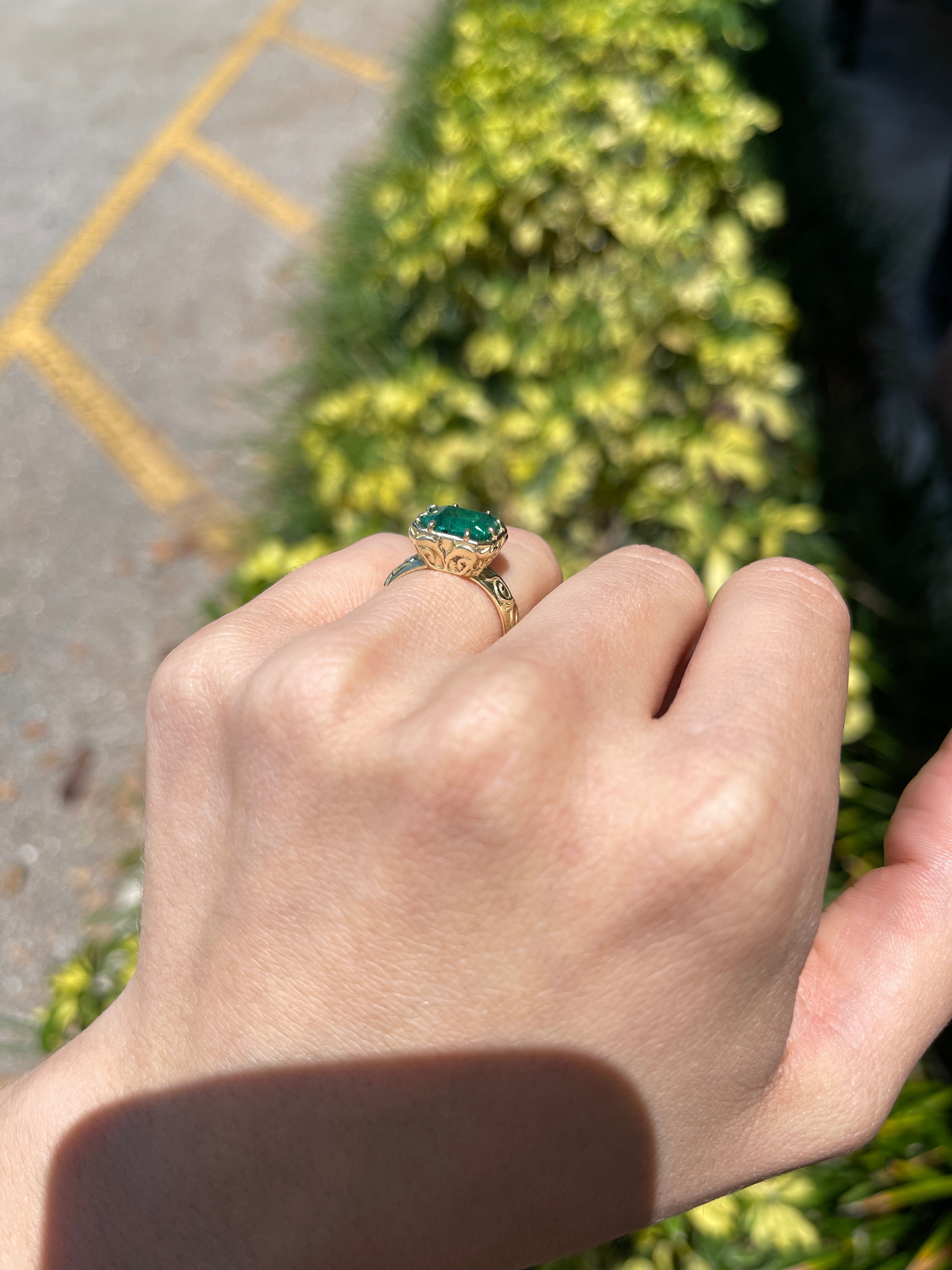 3.65ct 14K Gold East-West Emerald Solitaire Ring with Scroll Engraving – Earth-Mined Natural Gemstone for Engagement, Anniversary & Special Occasions