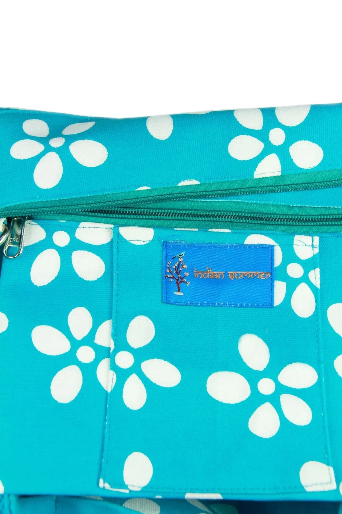 Stylish Daisies Weekender Bag for Women - Large Travel Duffel with Pockets - Perfect for Weekend Getaways, Gym, and Beach Trips