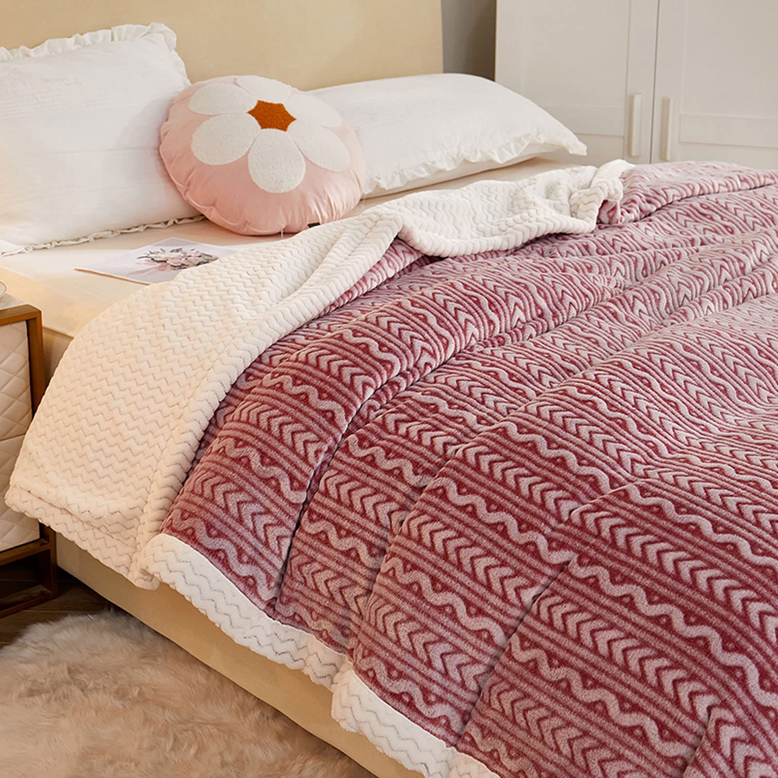 AIKES Fleece Throw Blankets - Ultra Soft Thick Flannel Bed Blanket for Queen Size (200x230cm) | Cozy Coral Fleece Blanket for Couch, Bedroom & Winter Warmth | The Mountains Are Red Design | Perfect for Home Decor, Gifts & Cold Weather Snuggling