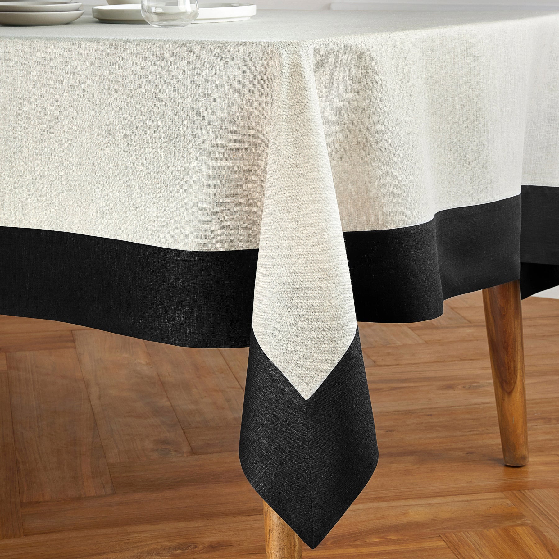 Stylish Contempo Tablecloth - Waterproof & Wrinkle-Free - Perfect for Dining, Parties & Home Decor