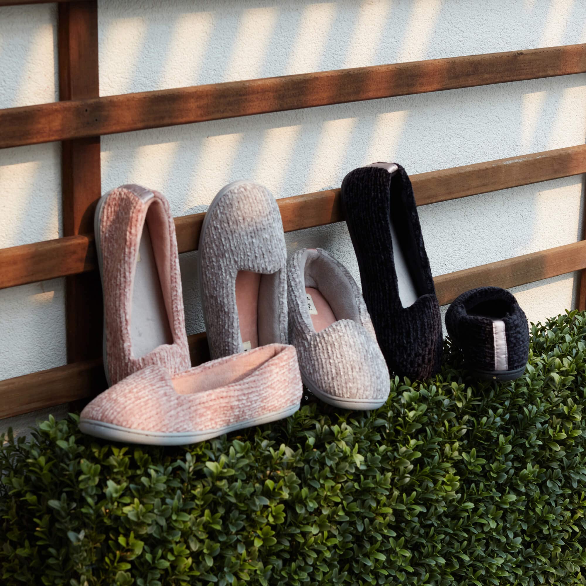 Floopi Women's Cozy House Slippers - Soft Indoor/Outdoor Comfort Slippers for Home, Lounge & Backyard Use