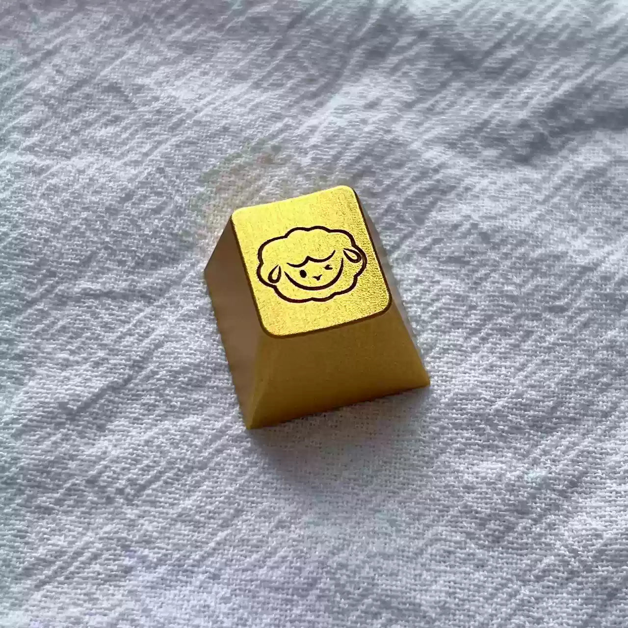 Premium Aluminum Alloy Anode Keycap - Simple Lamb Portrait Design for Mechanical Keyboards | Personalized Metal Decorative Keycap for Gaming & Office Use