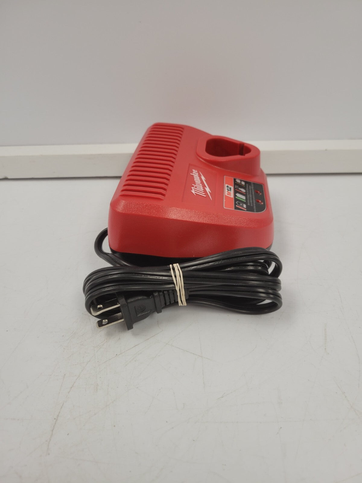 Milwaukee 48-54-2401 Fast Charger for M18 & M12 Batteries - Power Tool Battery Charger for Home & Jobsite Use