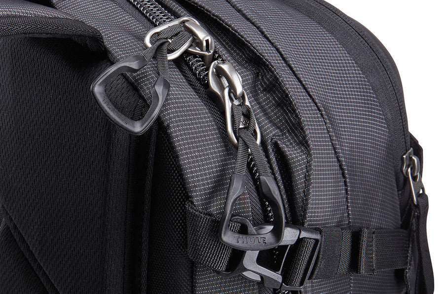 Thule EnRoute Triumph 2 Daypack - Lightweight Hiking Backpack for Men & Women, 20L Water-Resistant Travel Backpack with Laptop Sleeve - Perfect for Commuting, Hiking & Outdoor Adventures