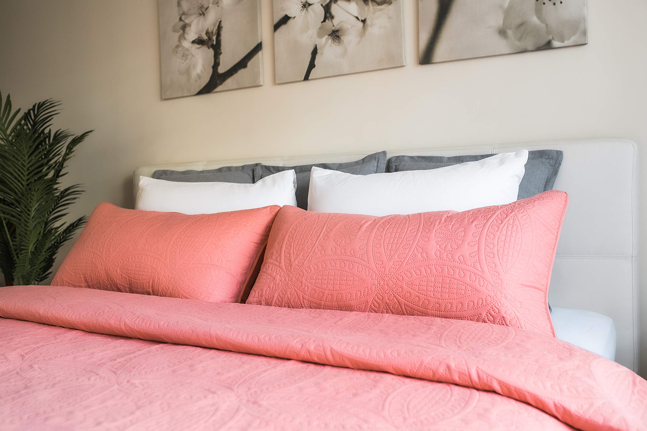 Mezzati Coral-Rose Prestige Collection 2-Piece Quilt Set - Soft Brushed Microfiber Bedspread & Coverlet for Twin/TwinXL Beds | Elegant Bedroom Decor | Perfect for Guest Rooms, Dorm Rooms & Cozy Home Styling
