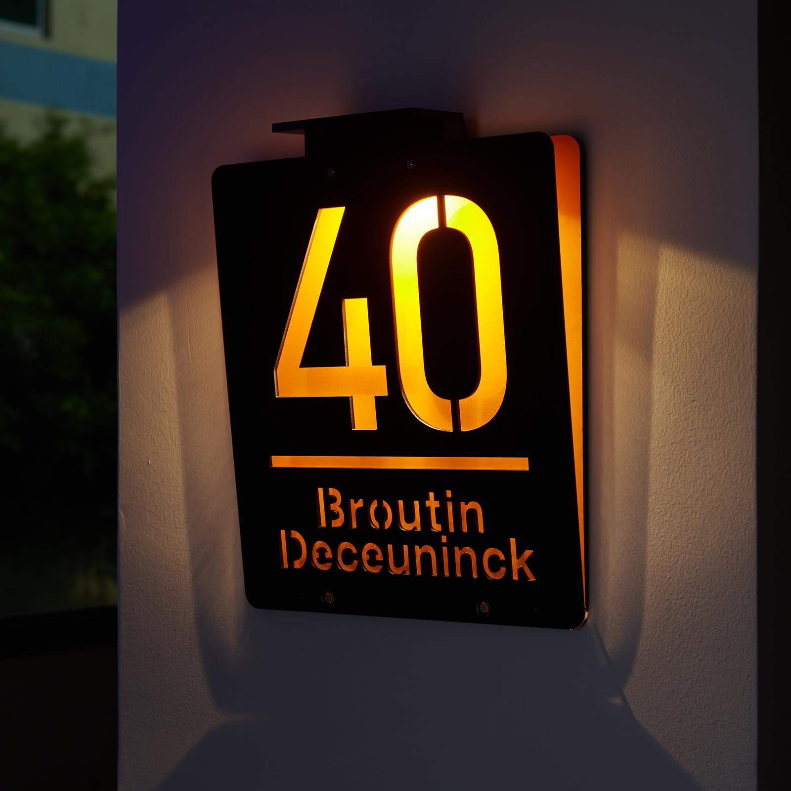 GUANKE Solar Light House Numbers Plaques - Modern Outdoor Address Sign with Solar Lighting for UK Homes | Perfect for Front Door, Garden Gate & Mailbox Visibility