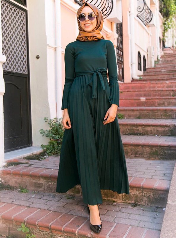 Elegant Flare Sleeve Pleated Muslim Abaya Dress for Women - Modest Islamic Prayer Dress for Mosque, Eid & Special Occasions