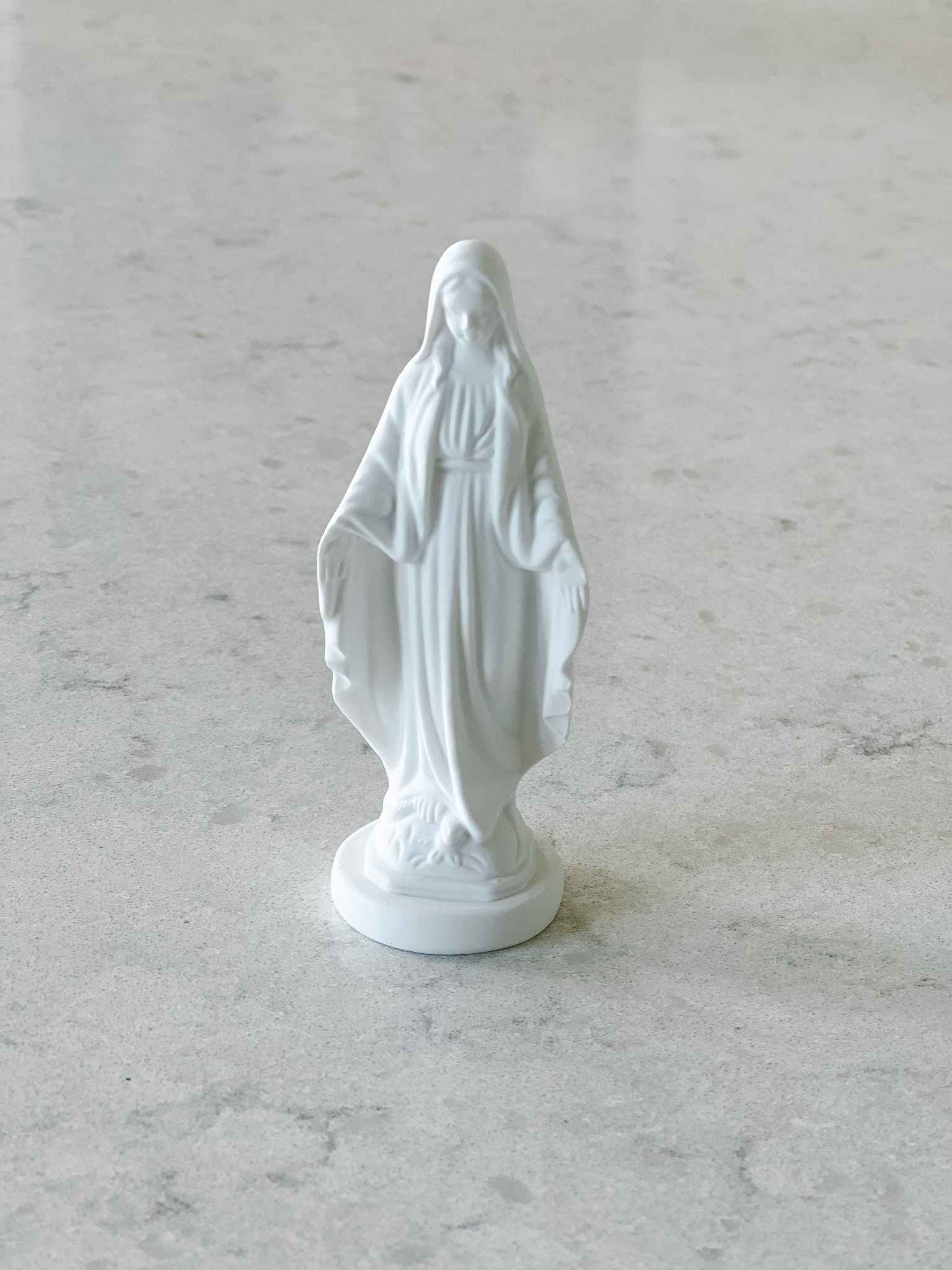 Petite Mary Statue - Elegant Religious Home Decor for Prayer & Meditation | Perfect for Catholic Gifts, Church Altars & Spiritual Spaces