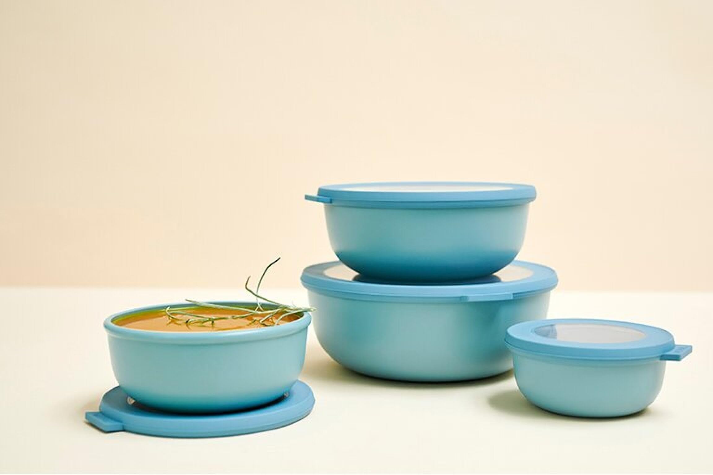 Mepal Cirqula 76oz/2,250ml Airtight Food Storage Container & Serving Bowl with Clear Lids | Microwave & Dishwasher Safe | BPA-Free | Nordic Pine Design | Made in Netherlands | Ideal for Meal Prep, Leftovers, Picnics & Party Serving