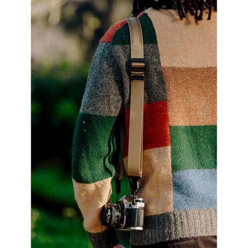 Peak Design Slide Lite Camera Strap (Coyote) - Adjustable & Comfortable for DSLR/Mirrorless Cameras - Perfect for Travel & Outdoor Photography