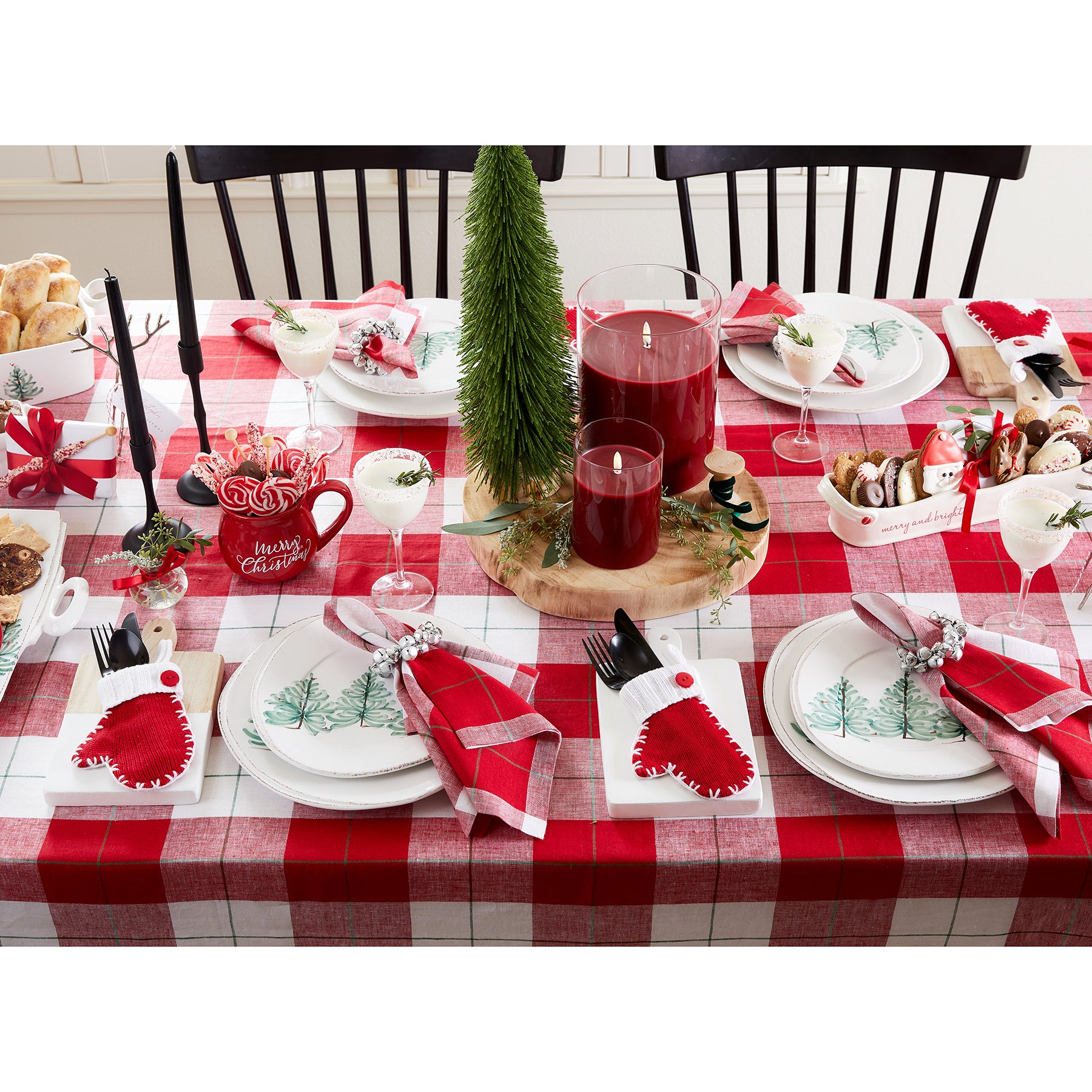 Festive Plaid Tablecloth for Christmas - Holiday Dining Decor, Perfect for Parties & Family Gatherings