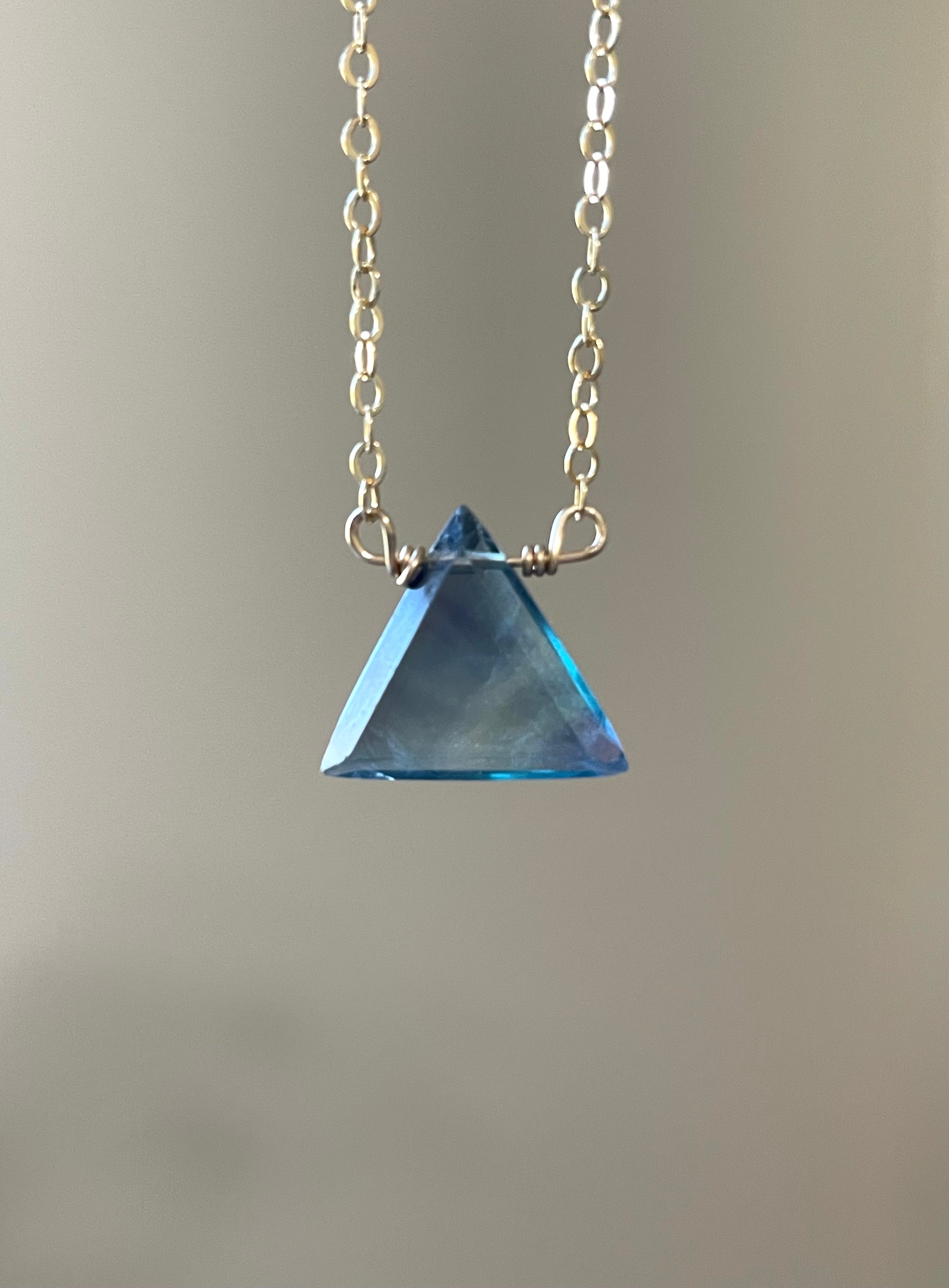 Rainbow Fluorite Necklace - Healing Crystal Jewelry for Women, Natural Stone Pendant for Chakra Balancing & Positive Energy - Perfect for Meditation, Yoga & Spiritual Gifts