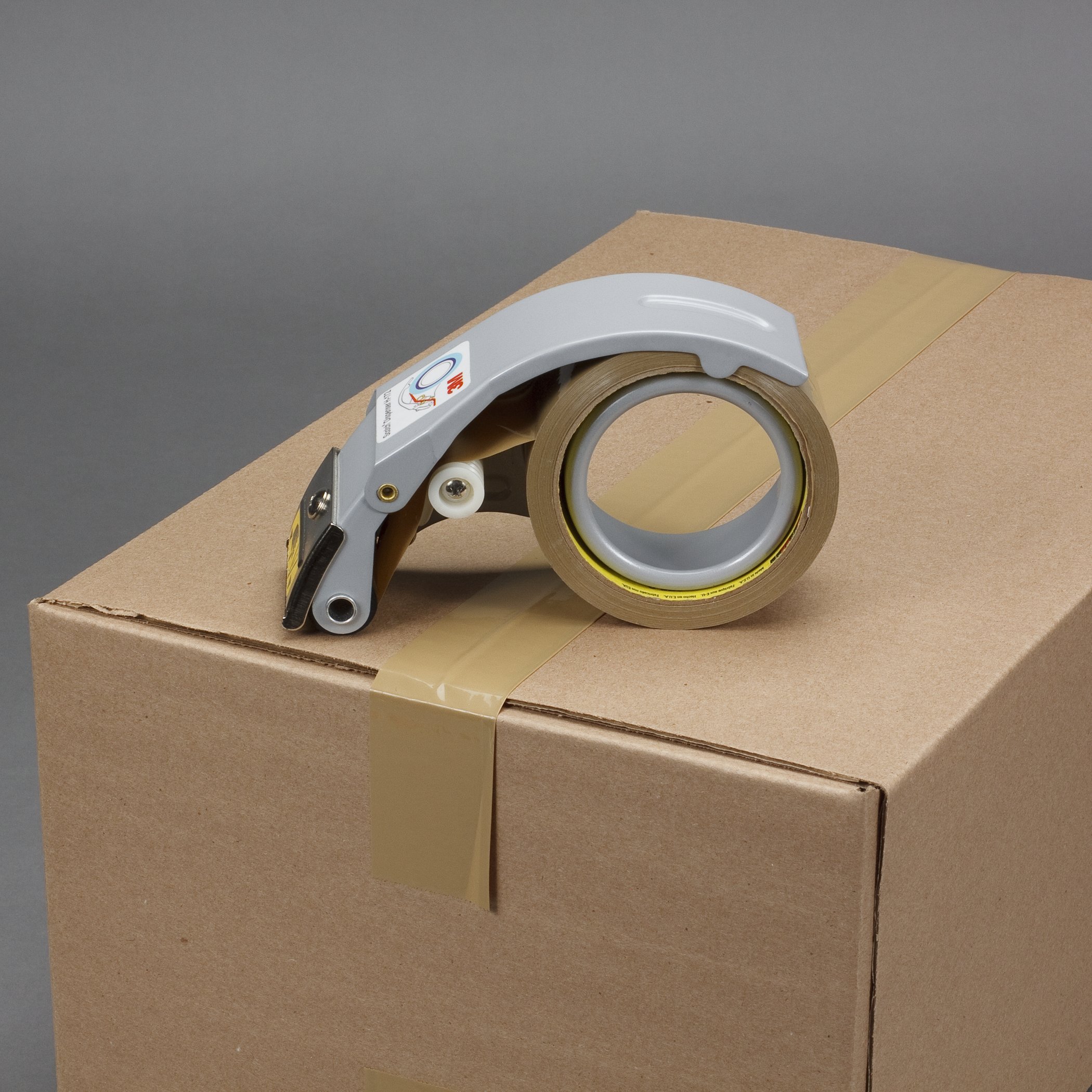 Scotch Box Sealing Tape Dispenser H172 - Heavy Duty Packing Tape Gun for Shipping, Moving & Storage - Easy to Use Tape Applicator for Cardboard Boxes & Packages