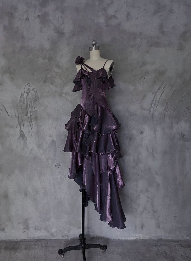 Elegant Grape-Print Ruffled Spaghetti Strap Prom Dress J5969 - Perfect for Homecoming, Prom Night, and Formal Events