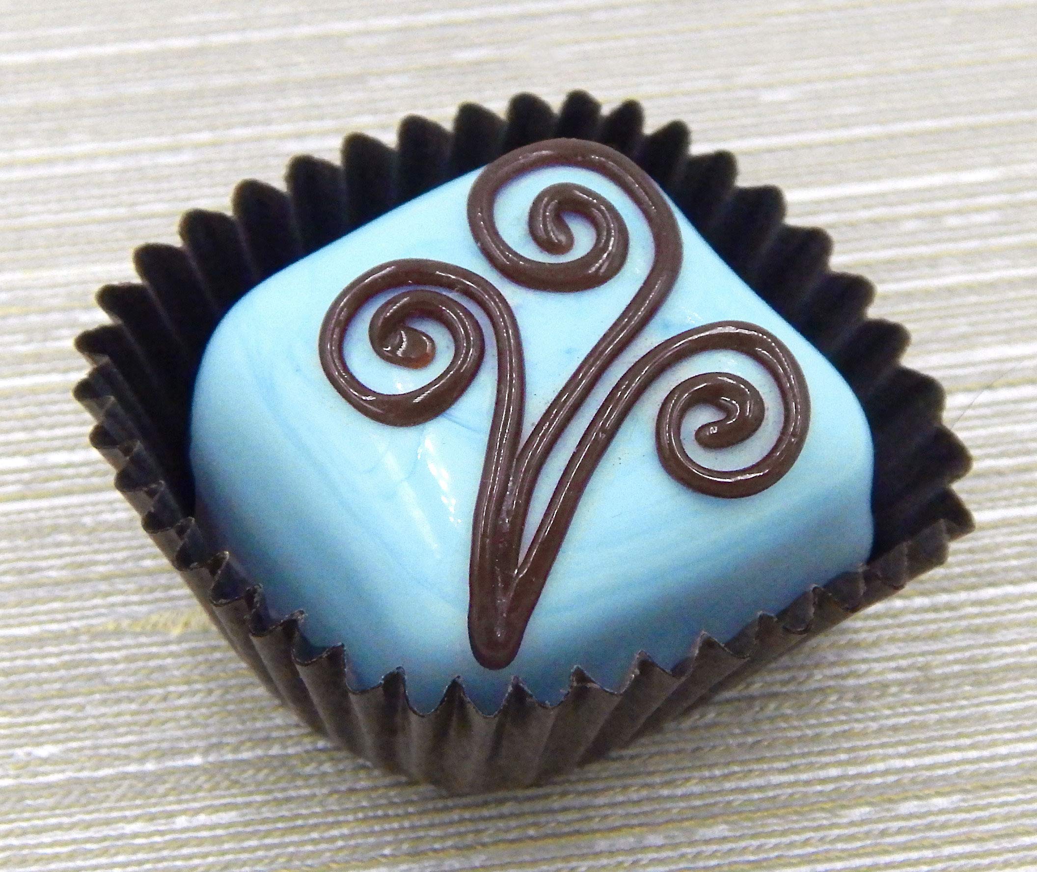 Chocolate Curls Treat - Berry Blue Flavor for Baking & Gifting
