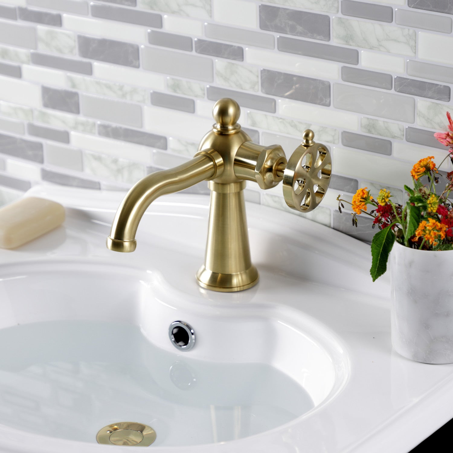 Belknap KS3547RX Single Handle 1-Hole Bathroom Sink Faucet with Push Pop-Up Drain in Brushed Brass - Perfect for Modern Vanities and Small Bathrooms
