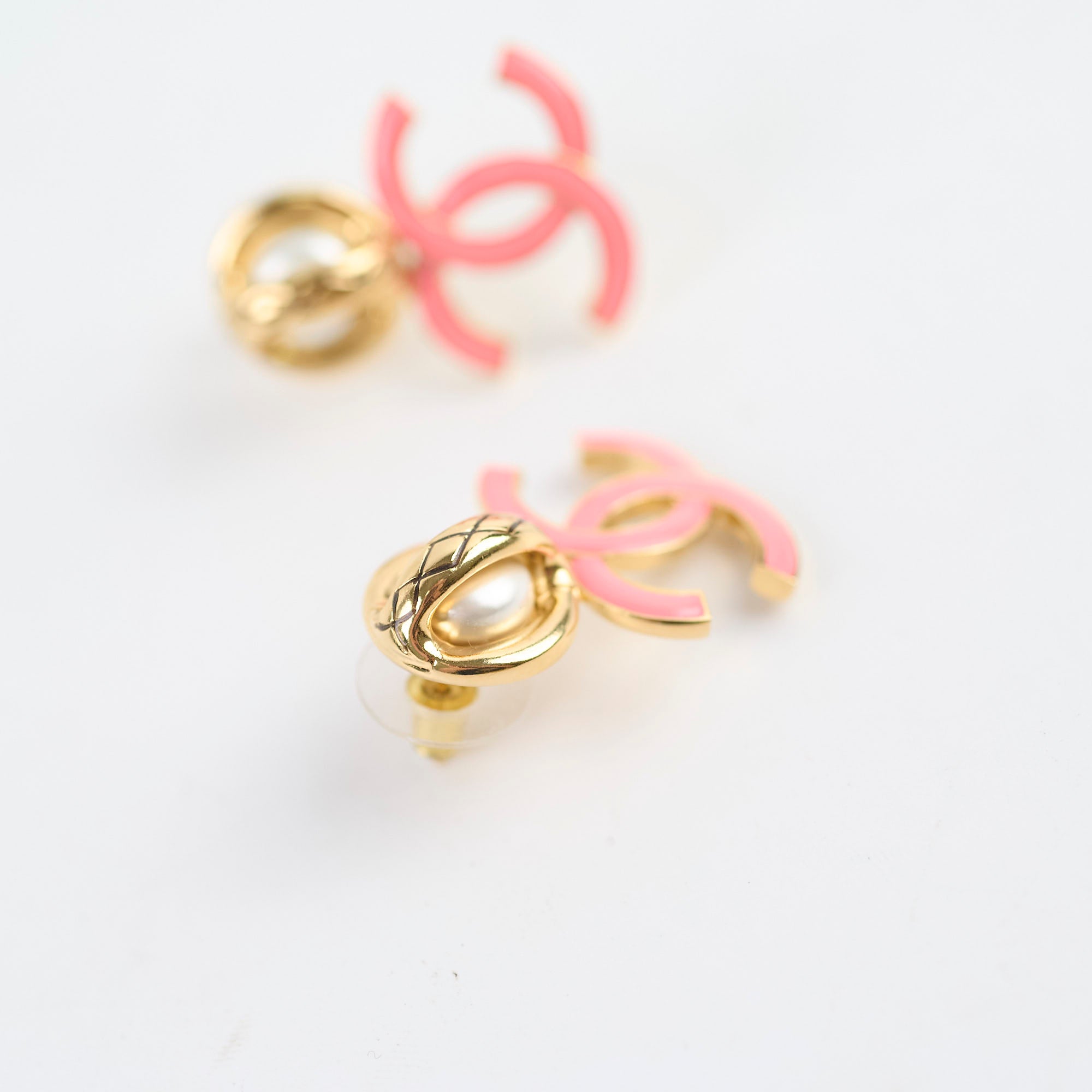 Chanel CC Logo Pearl Earrings in Pink - Elegant Luxury Fashion Jewelry for Women, Perfect for Parties, Weddings & Special Occasions