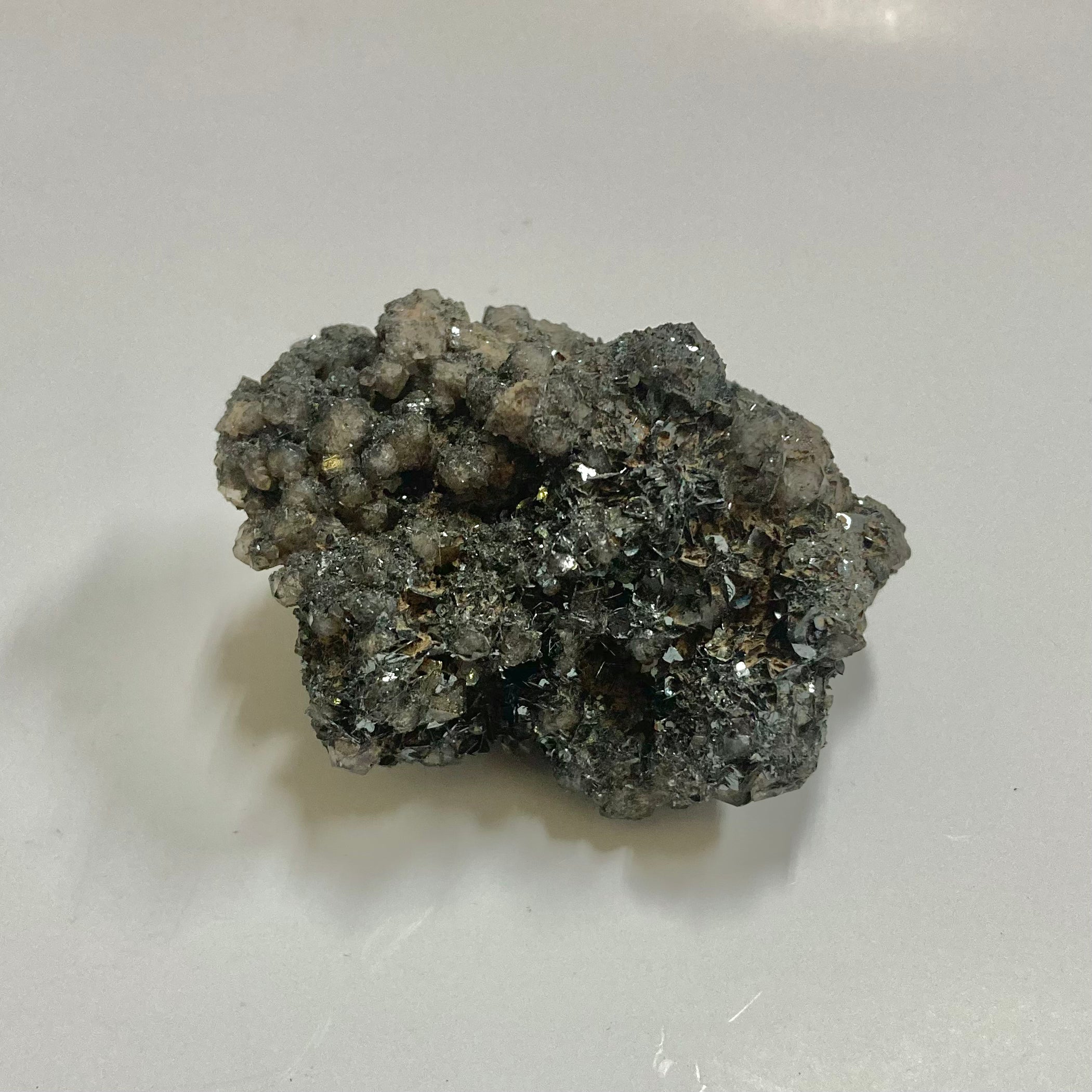 Quartz & Hematite Healing Crystals - Natural Gemstones for Meditation, Energy Balancing & Spiritual Growth - Perfect for Home Decor, Jewelry Making & Gifts