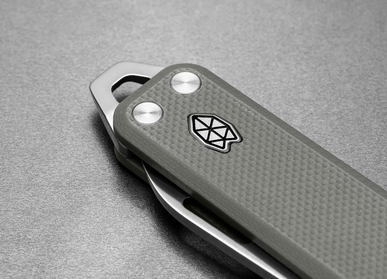 The James Brand Elko - Premium Pocket Knife with Stainless Steel Blade - Everyday Carry (EDC) Knife for Camping, Hiking & Outdoor Adventures