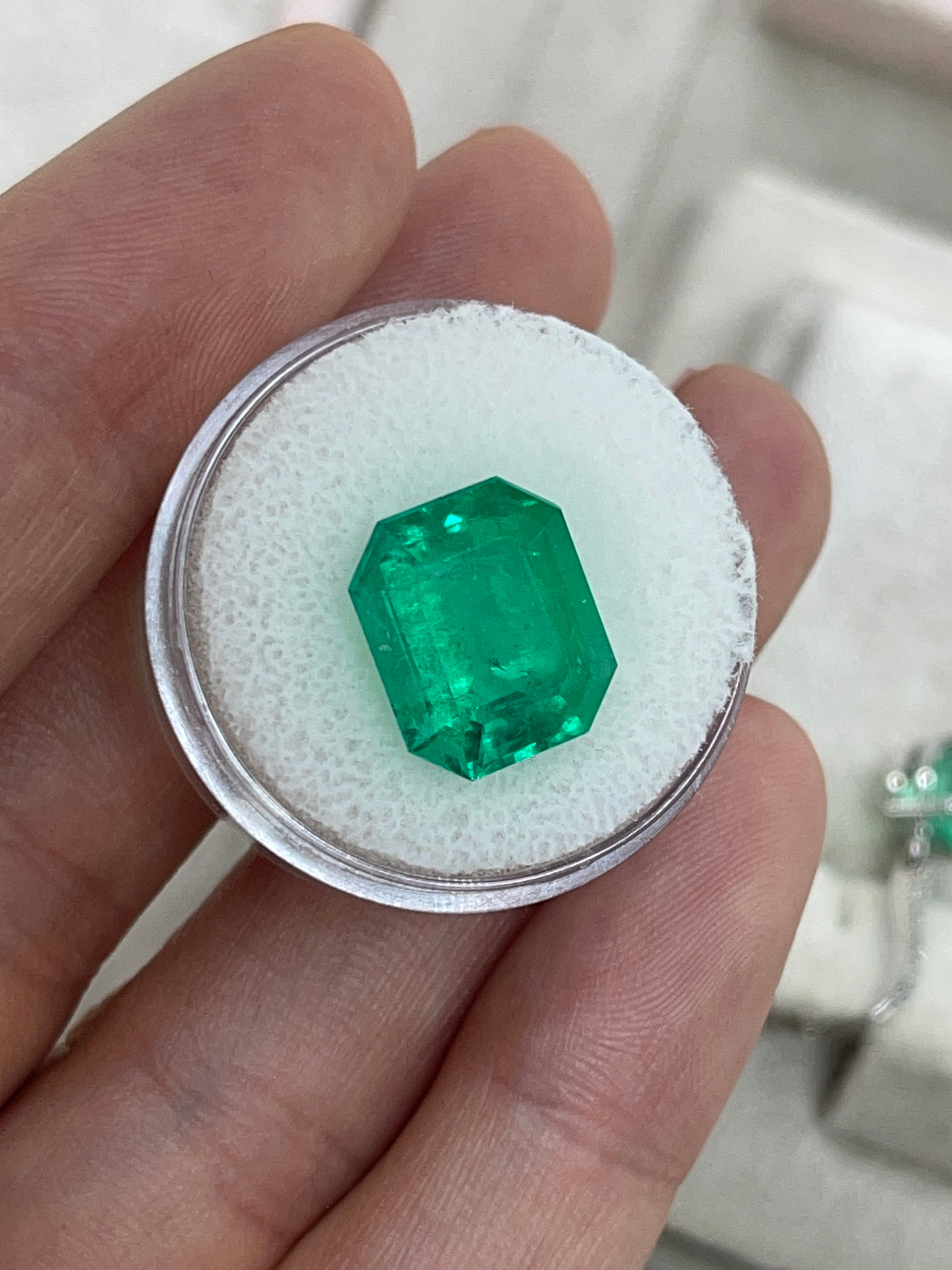 8.40 Carat 13x11mm AAA+ Fine Loose Colombian Emerald Gemstone - Emerald Cut for Jewelry Making, Engagement Rings & Luxury Gifts