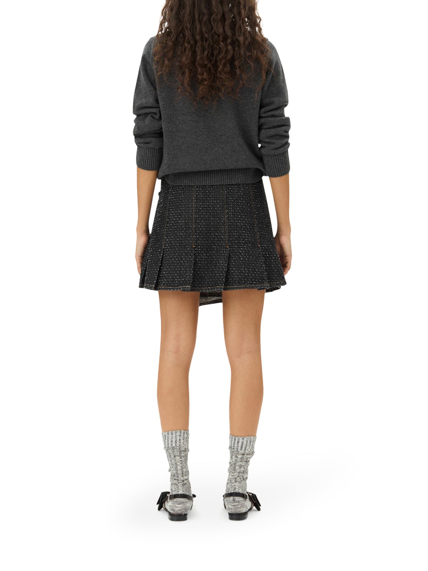 Dark Grey Graphic Bear Sweater - Cozy Pullover for Men & Women - Perfect for Fall, Winter & Casual Outfits