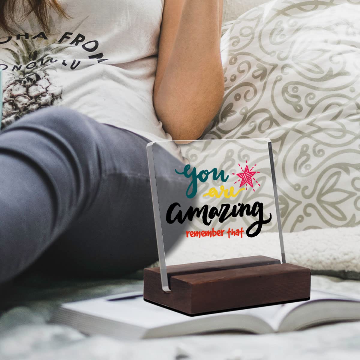 You Are Amazing Remember That - Clear Acrylic Motivational Desk Sign with Inspirational Quote - Encouragement Gift for Women, Best Friend & Coworker - Perfect for Office Decor, Birthday Gift & Daily Motivation