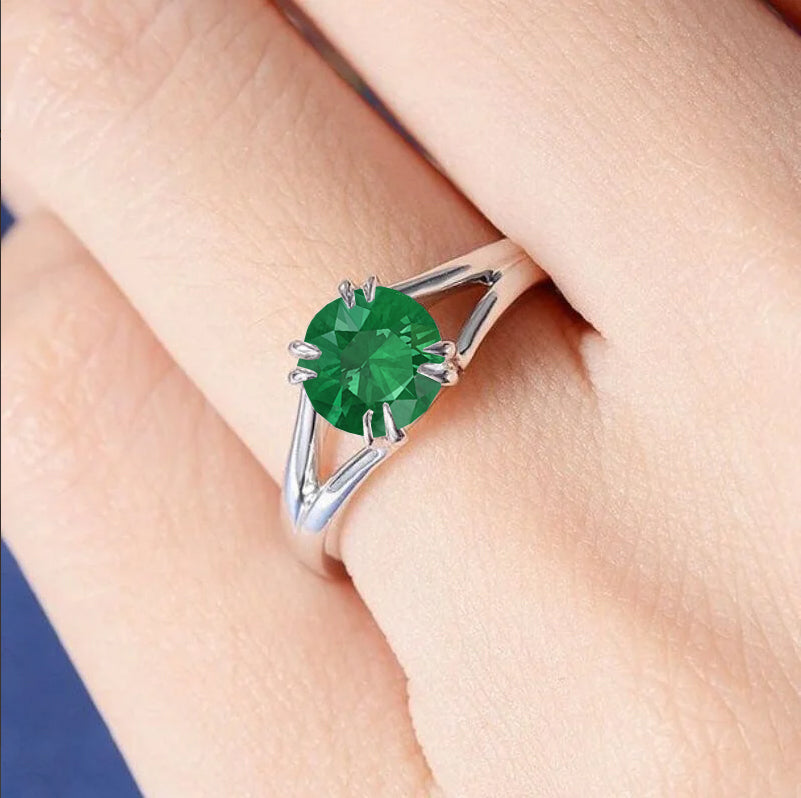 Vintage Lab-Grown Green Emerald Dainty Statement Ring for Women – Elegant Jewelry Gift for Brides, Anniversaries & Special Occasions