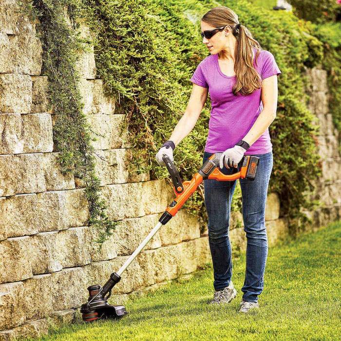 BLACK + DECKER 40V Max Lithium Cordless String Trimmer - LST140C (Refurbished with Full Warranty) | Lightweight Weed Eater for Lawn Edging & Yard Maintenance