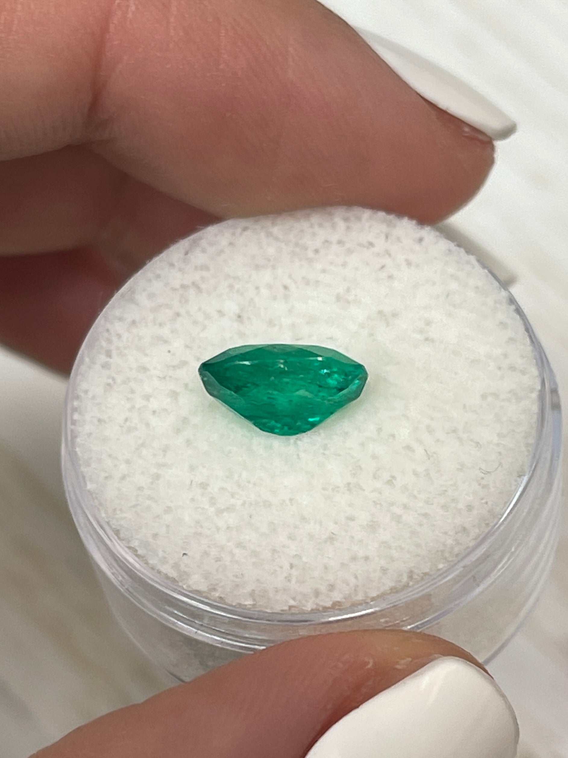 2.16 Carat 10x8mm Vivid Muzo Green Natural Loose Colombian Emerald Oval Cut Gemstone for Jewelry Making, Engagement Rings & Luxury Gifts