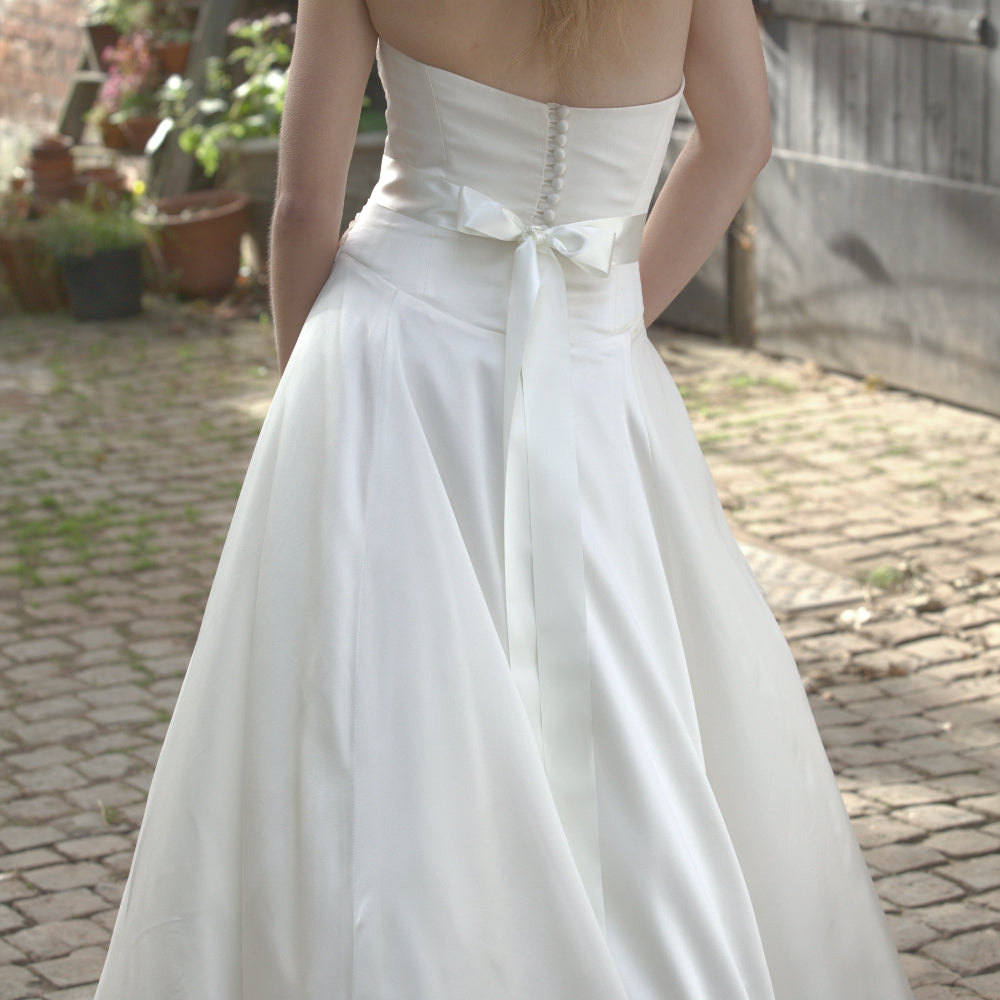 Madeline Bridal Sash - Elegant Wedding Waist Belt for Brides, Bridesmaids & Flower Girls - Perfect for Weddings, Prom & Special Occasions