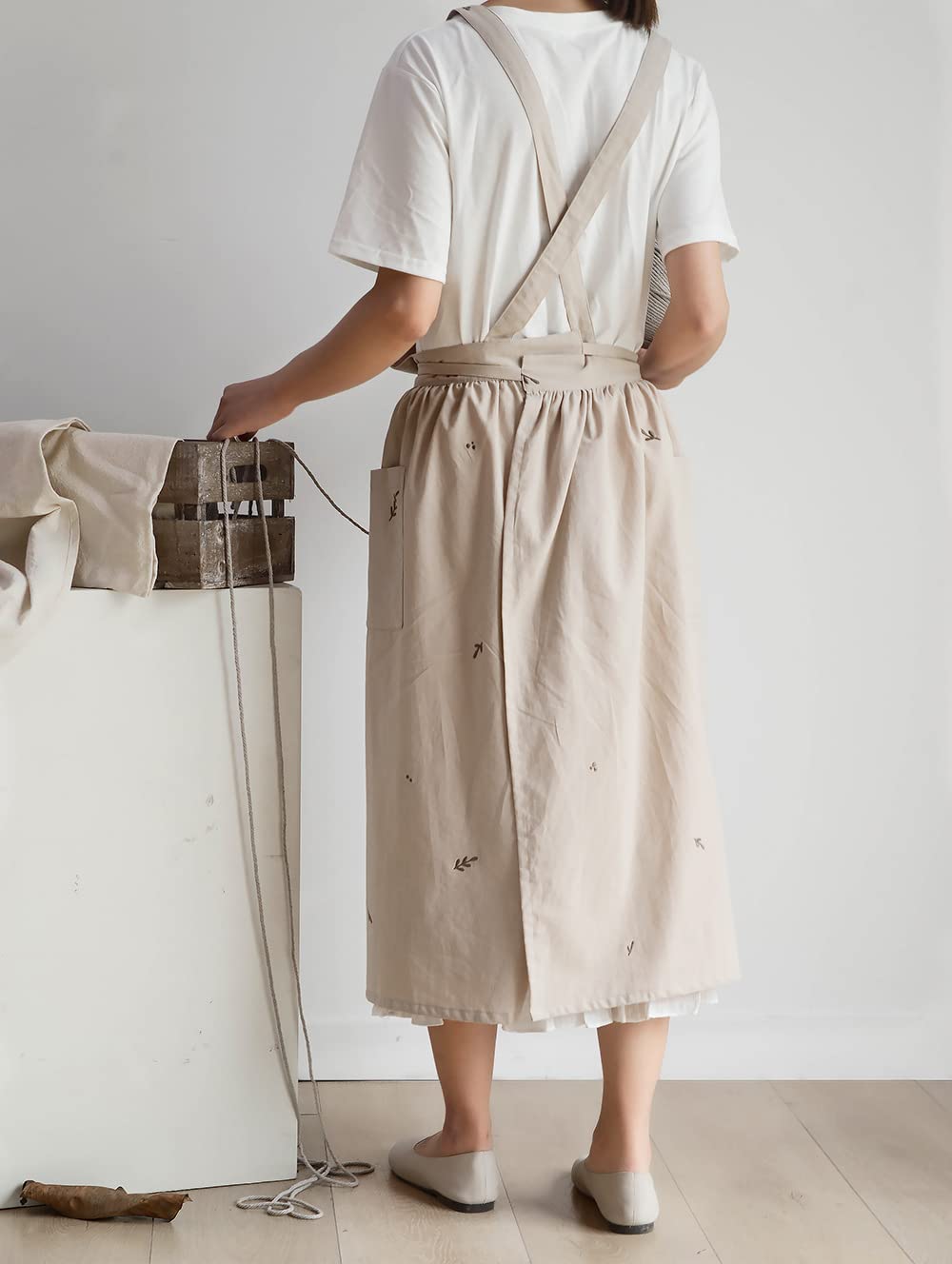 Vintage Cotton Pleated Apron - Waterproof Kitchen & Garden Apron Dress for Cooking, Cleaning, Baking, and Outdoor Activities