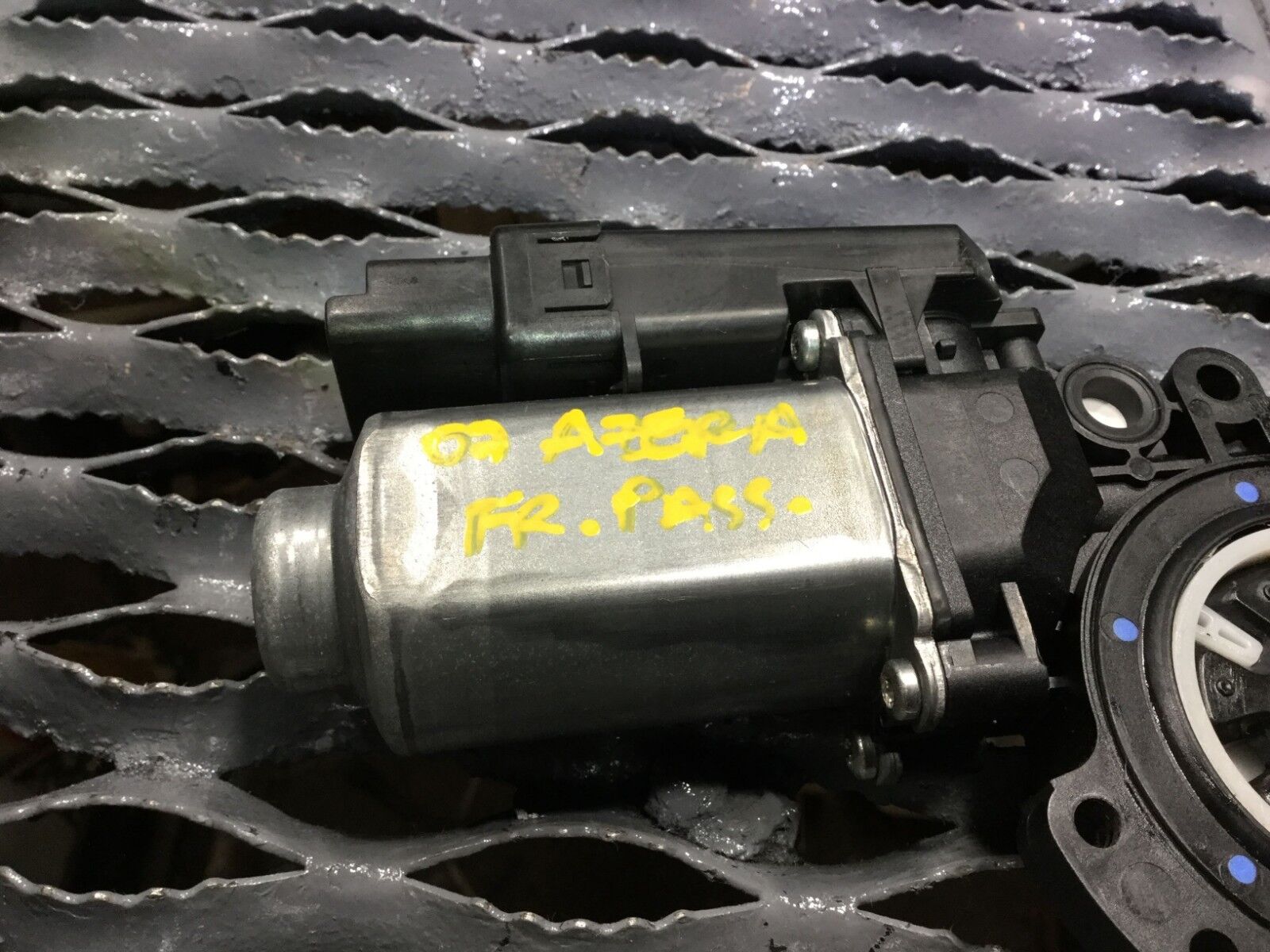 2006-2011 Hyundai Azera Front Right Passenger Power Window Motor OEM Replacement - Perfect for Smooth Window Operation & Repair