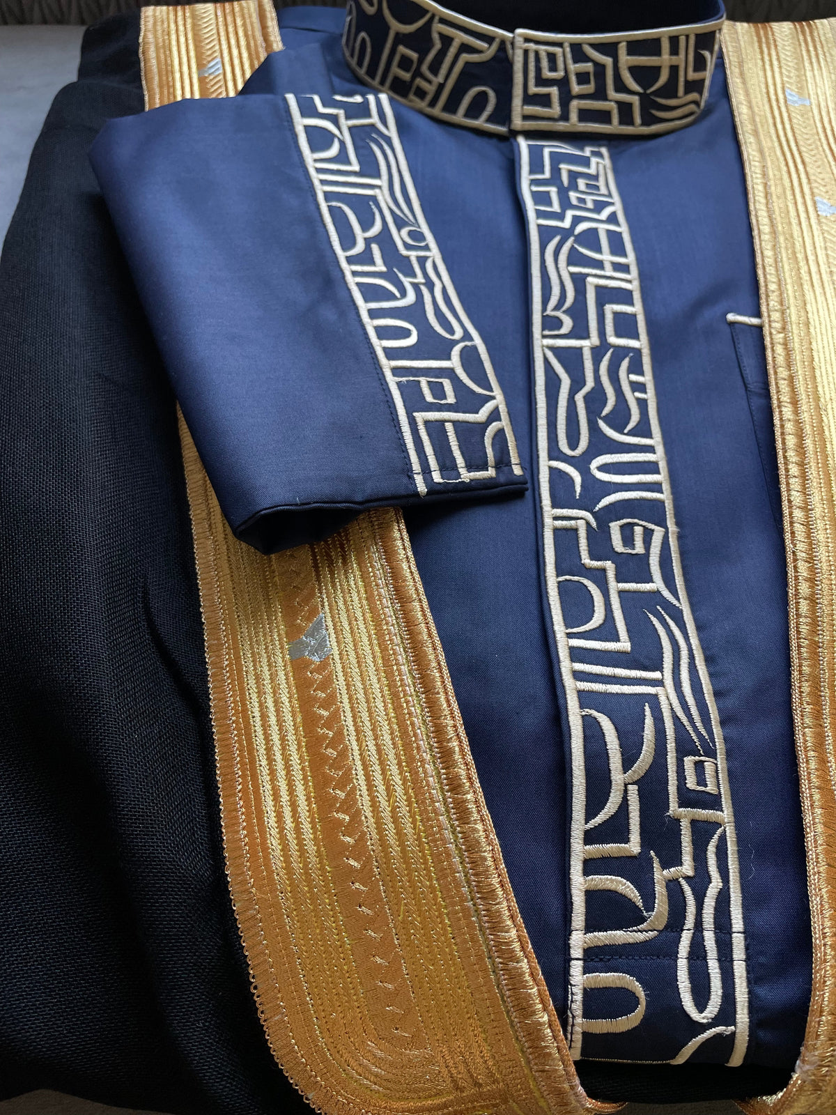 Men's Blue Thobe with Gold Embroidery 5-Piece Set - Traditional Islamic Robe for Eid, Wedding & Special Occasions