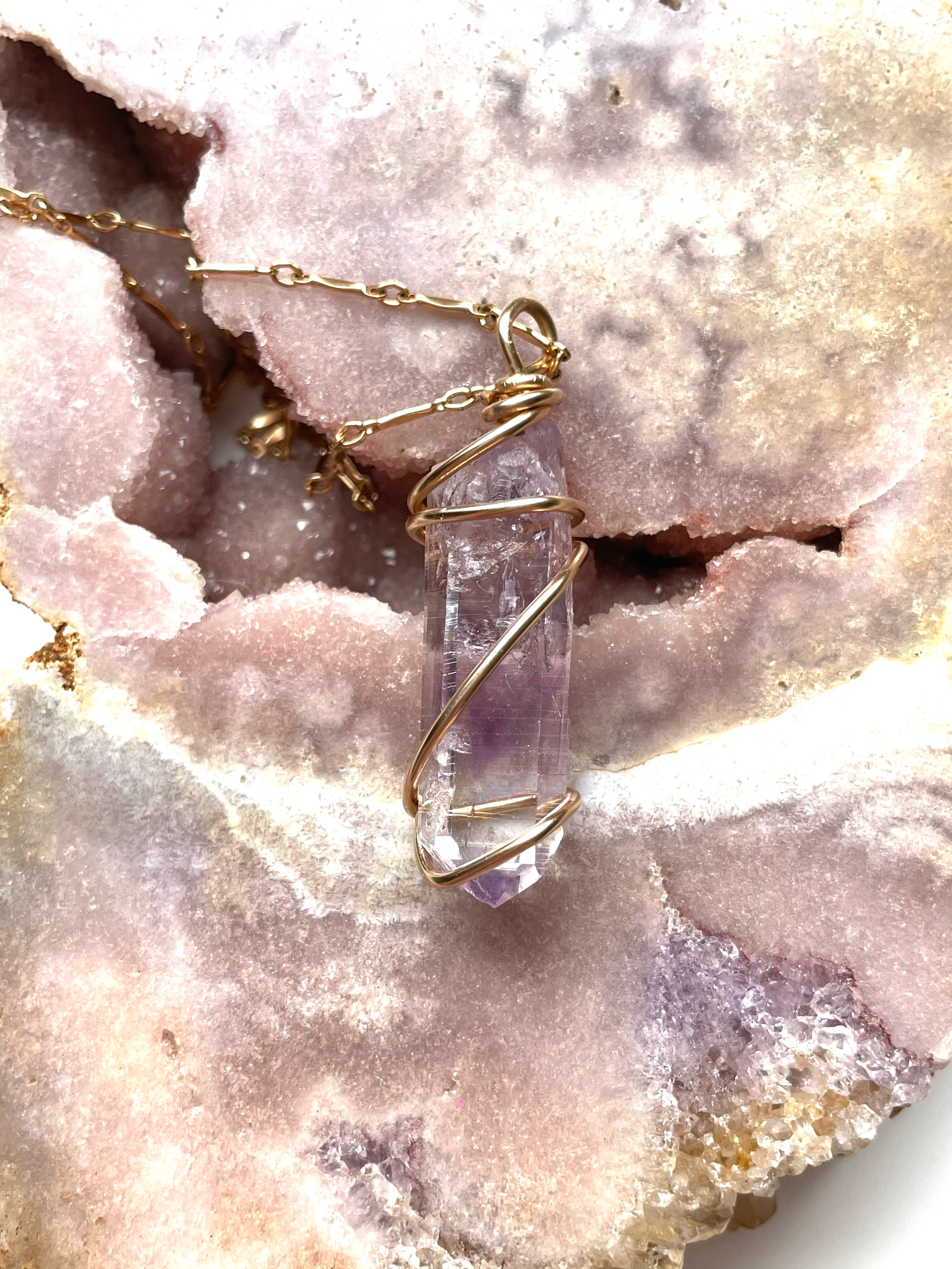 Raw Vera Cruz Crystal Point Amulet - 14K Gold Filled Pendant for Healing & Energy - Perfect for Meditation, Reiki, and Spiritual Jewelry Gifts