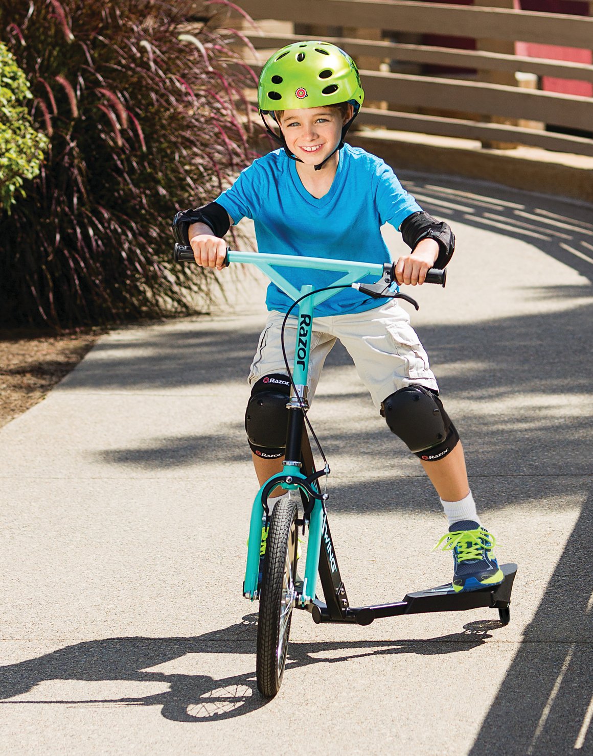 Razor DeltaWing Kick Scooter for Kids & Adults - Lightweight Aluminum Frame, Smooth Ride, Black/Mint Green - Perfect for Commuting, Neighborhood Fun & Outdoor Adventures