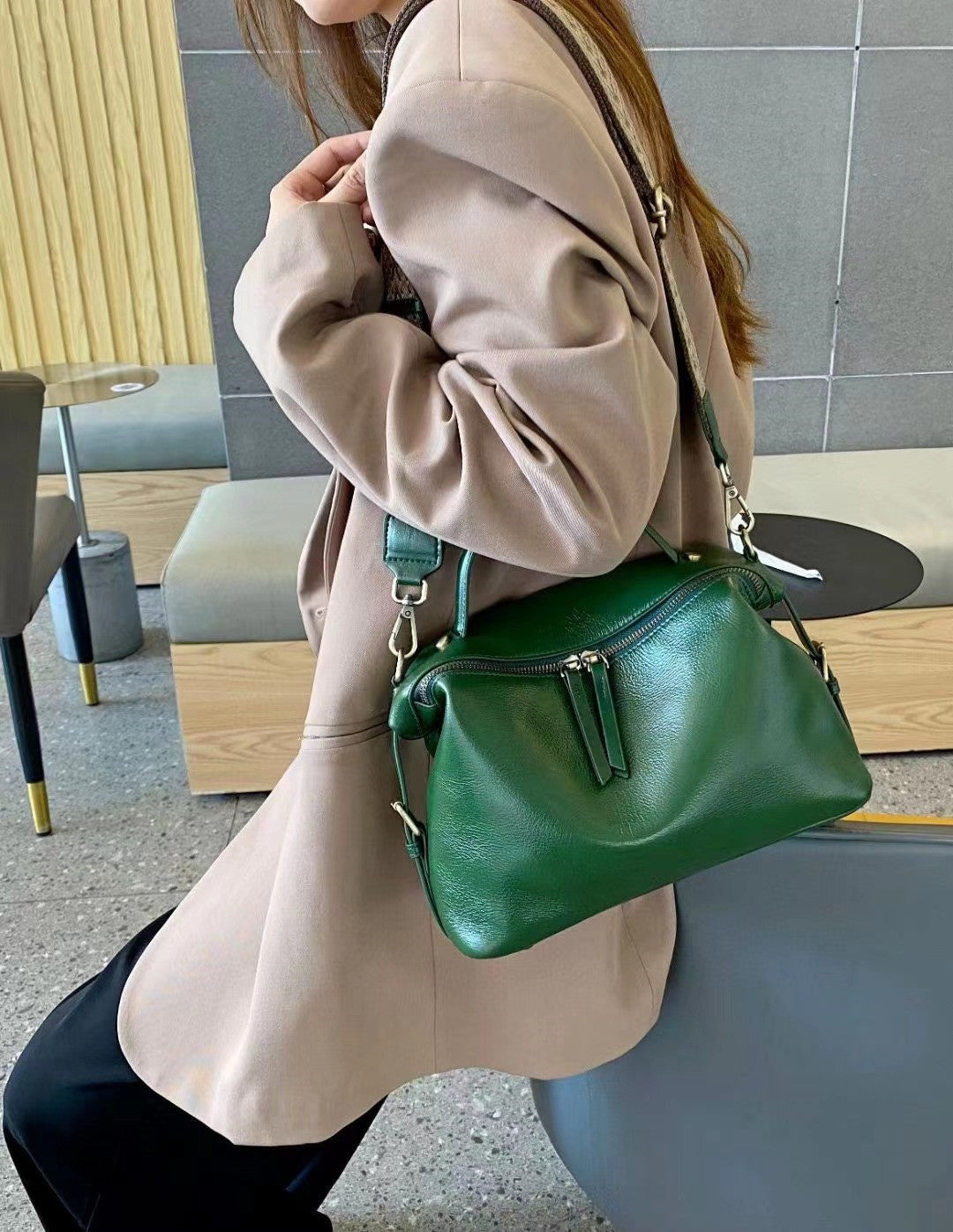 Stylish Convertible Shoulder Bag for Women - Crossbody, Tote & Backpack - Perfect for Work, Travel & Daily Use