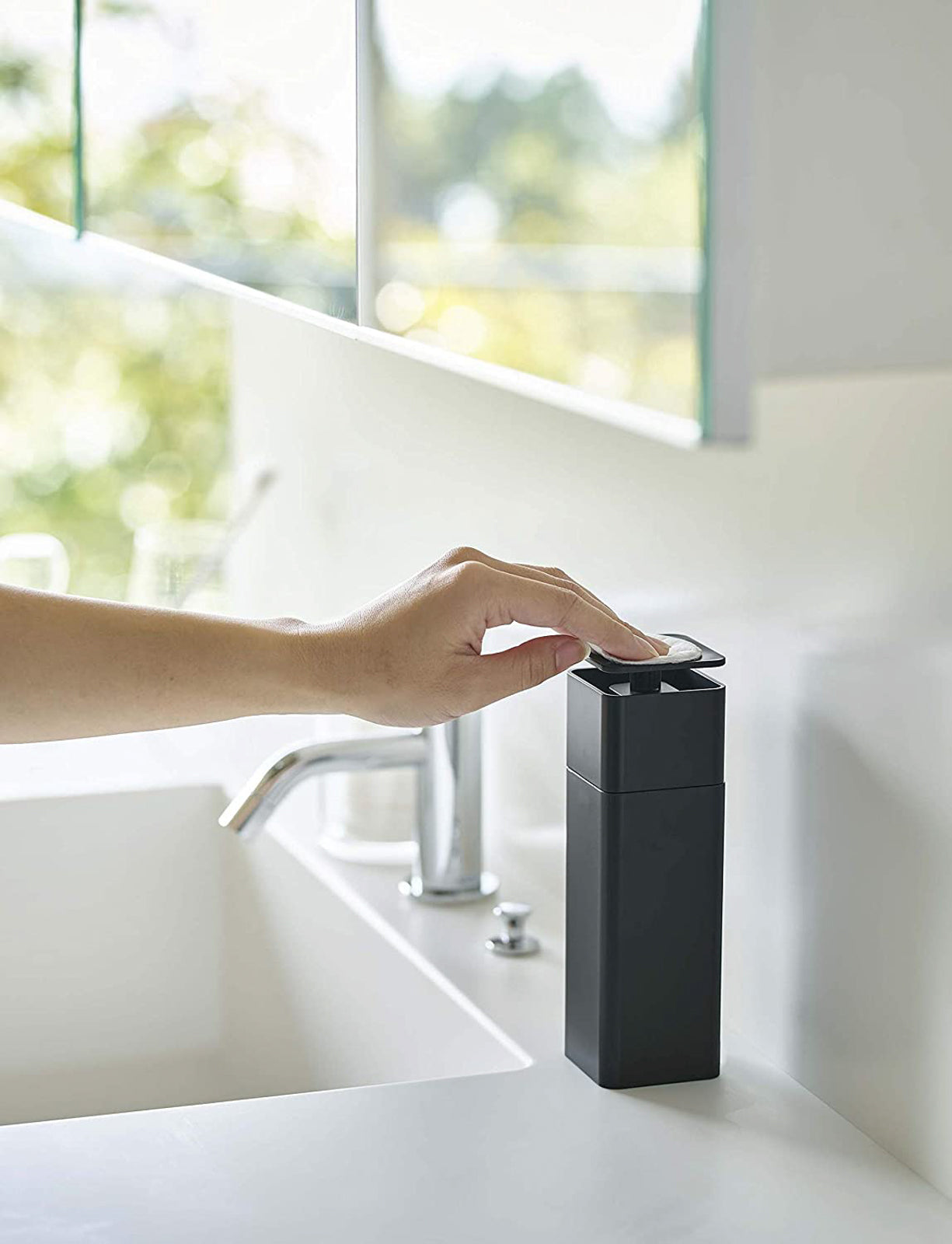 Automatic Touchless Soap Dispenser for Kitchen & Bathroom - Hands-Free Foaming Liquid Soap Dispenser for Home, Office, and Public Restrooms