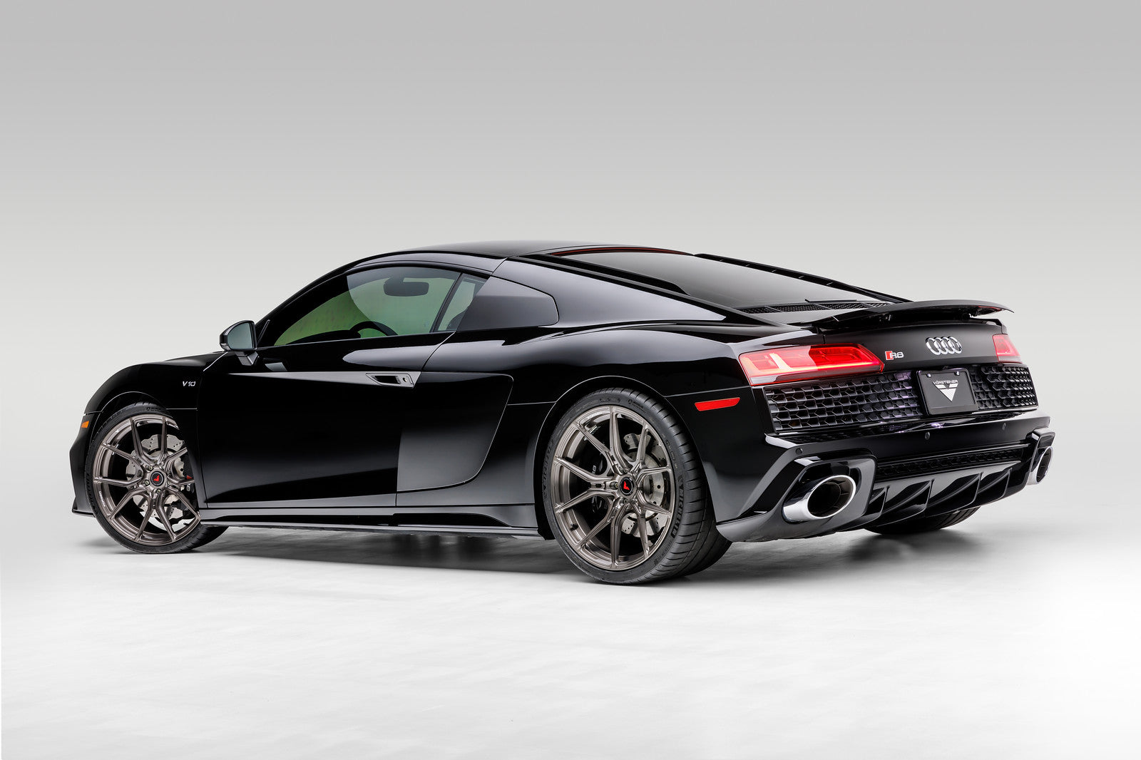 Audi R8 20 VPX 101 Liquid Smoke - High Performance Car Accessory for Racing & Car Enthusiasts - Perfect for Track Days & Auto Shows