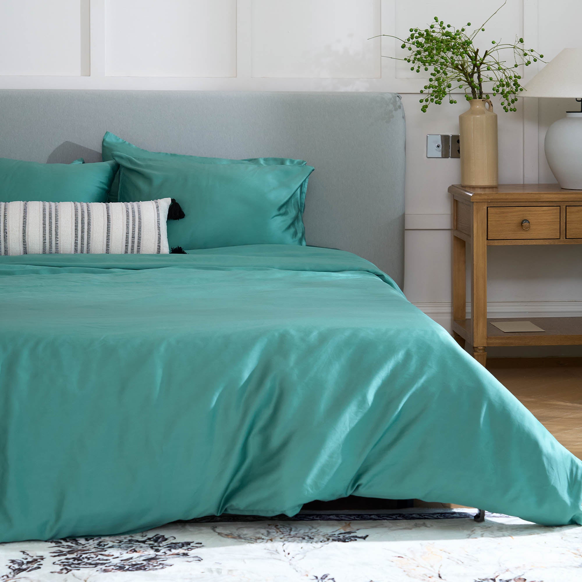 FURRFREE Bamboo Sheet Set & Duvet Cover - Hypoallergenic, Pet Hair Resistant Bedding for Dogs & Cats - Perfect for Allergy Sufferers & Pet Owners (Queen Size, Grey) - Ideal for Cozy Nights & Pet-Friendly Homes