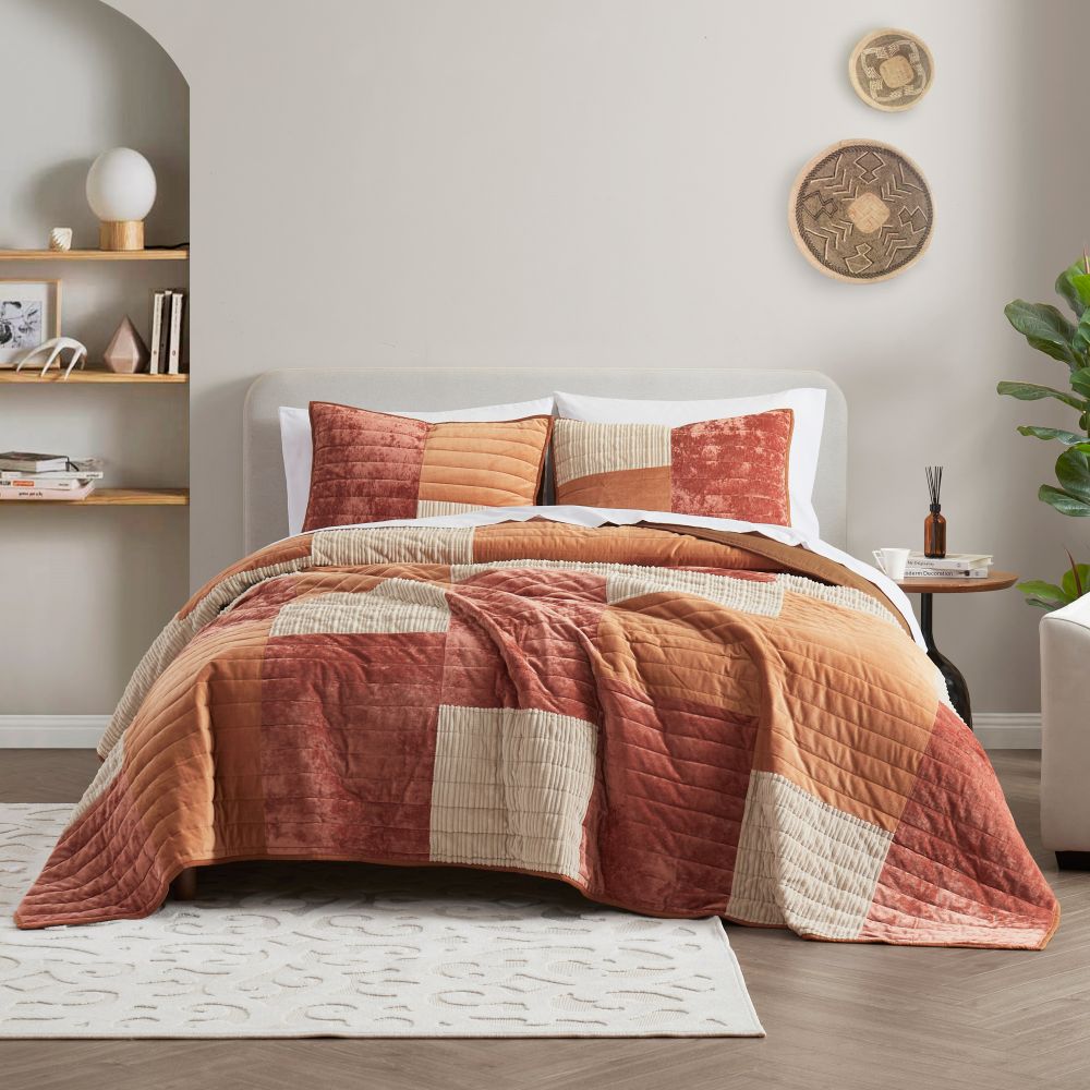 Farmhouse Style 3-Piece Patchwork Quilt Set - Soft Bedding for Cozy Bedroom Decor | Perfect for Guest Rooms, Master Bedrooms & Rustic Home Styling