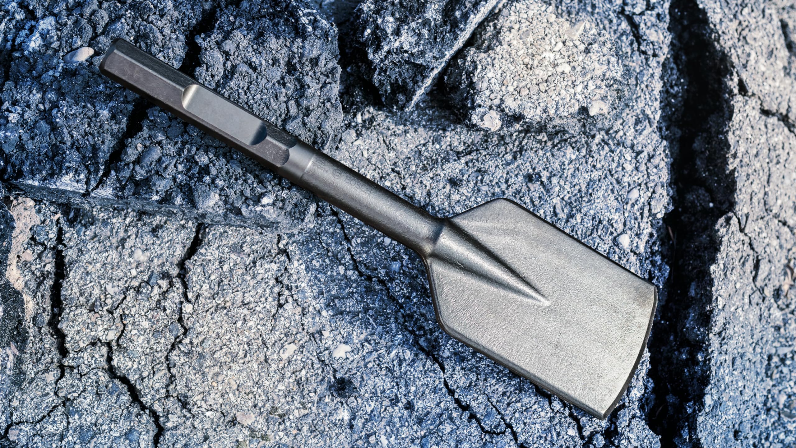 Bosch 1x PRO Hex 28 Asphalt Cutter Bit - Professional Demolition Hammer Accessory for Asphalt Cutting (28mm Diameter) - Ideal for Road Repair, Construction & Demolition Projects