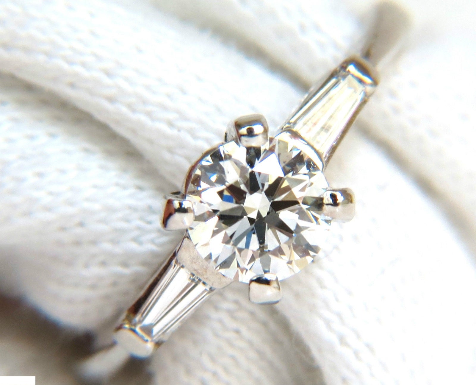 1.04CT GIA Certified Ideal Cut Round Brilliant Diamond Ring in Platinum - G/VS2 Clarity for Engagement, Wedding & Anniversary Gifts