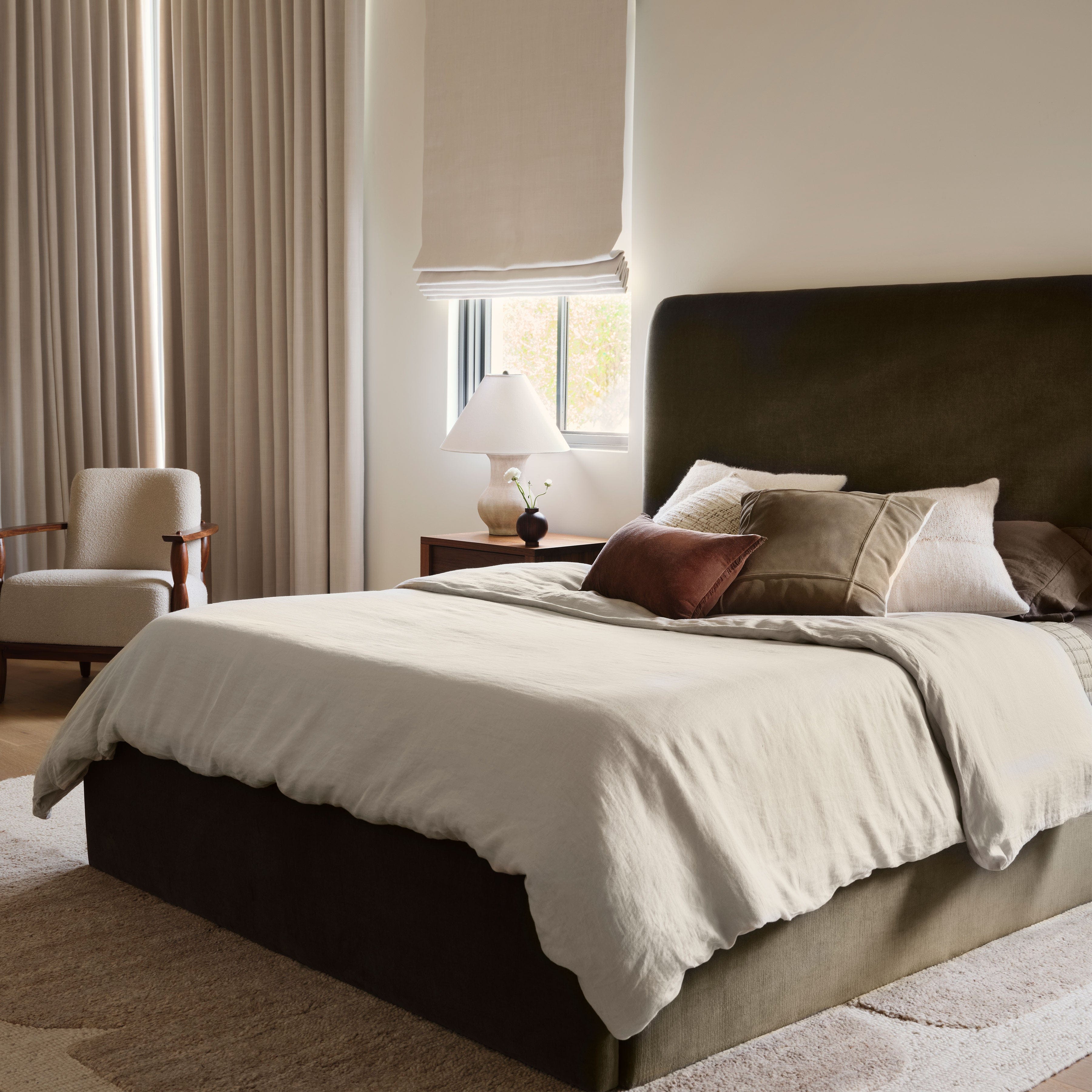 Alpine Bed with Low Headboard - Modern Minimalist Wooden Platform Bed Frame for Bedroom - Perfect for Small Spaces, Apartments, and Guest Rooms