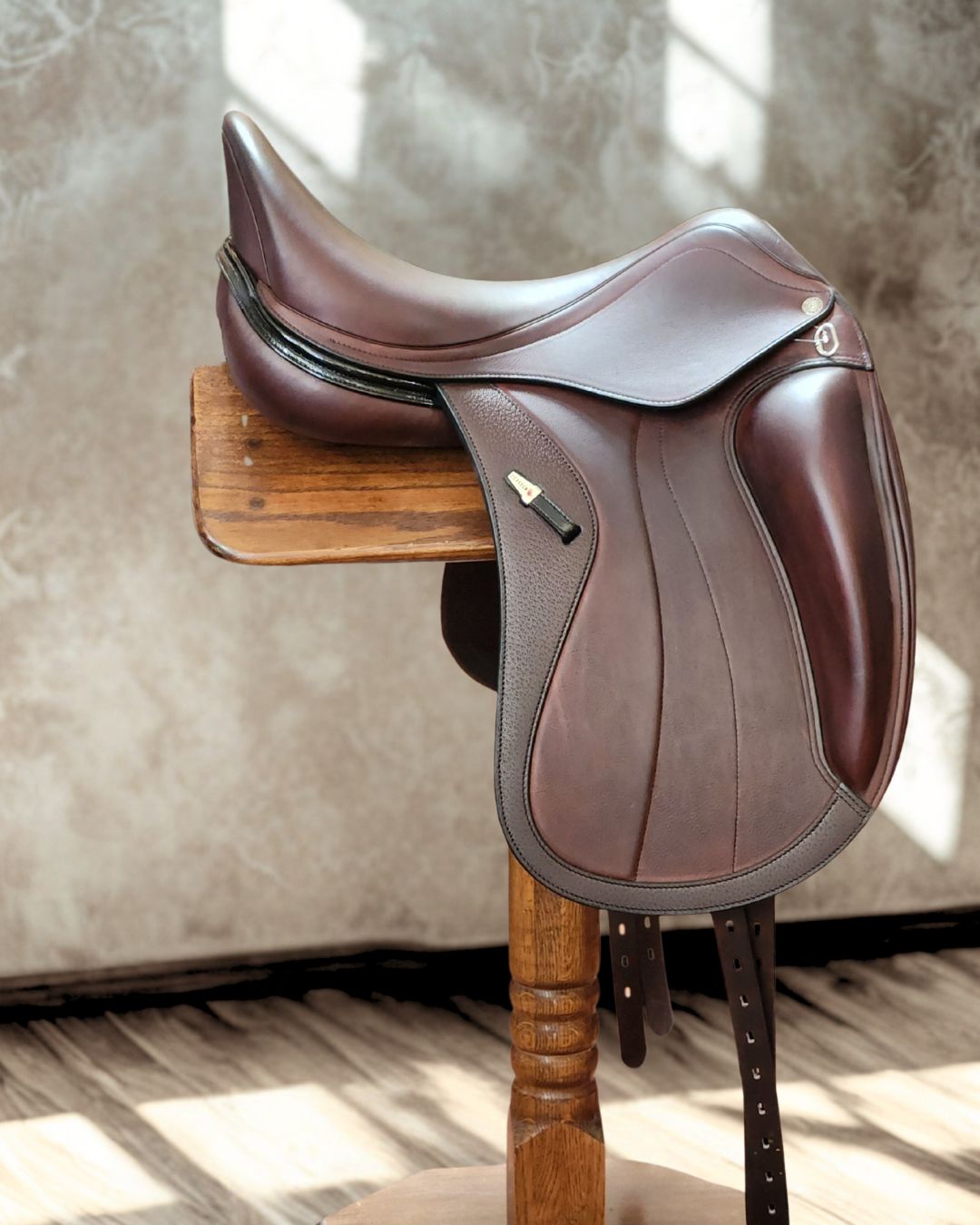 Equipe Glamour Custom E Carbon Dressage Saddle - Size 17 Medium | Premium English Riding Saddle for Dressage Competitions & Training
