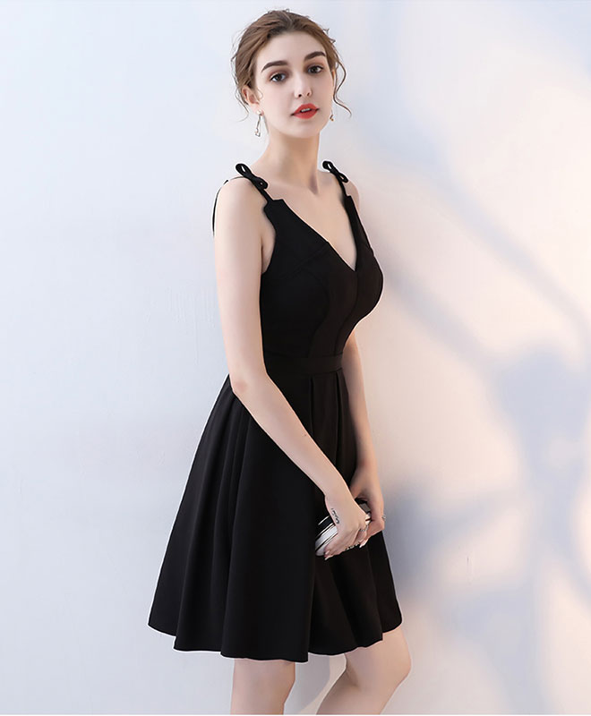 Elegant Black V-Neck Short Prom Dress for Homecoming, Party, and Special Occasions - Perfect for Dances, Graduation, and Formal Events