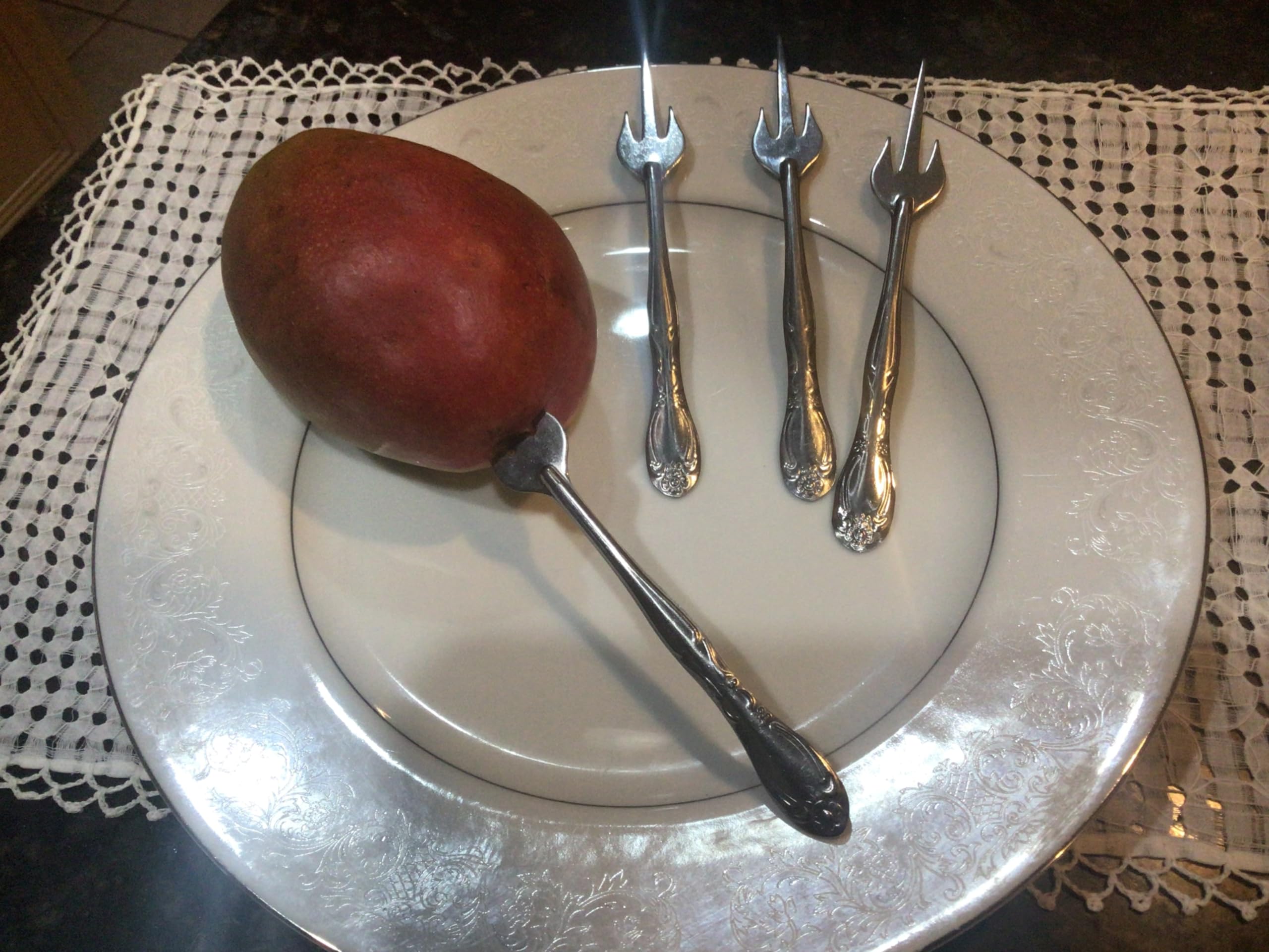 Premium Mango Forks Set of 4 - Stainless Steel Fruit Forks for Desserts, Parties & Picnics - Perfect for Mango Lovers, BBQ Gatherings & Summer Entertaining