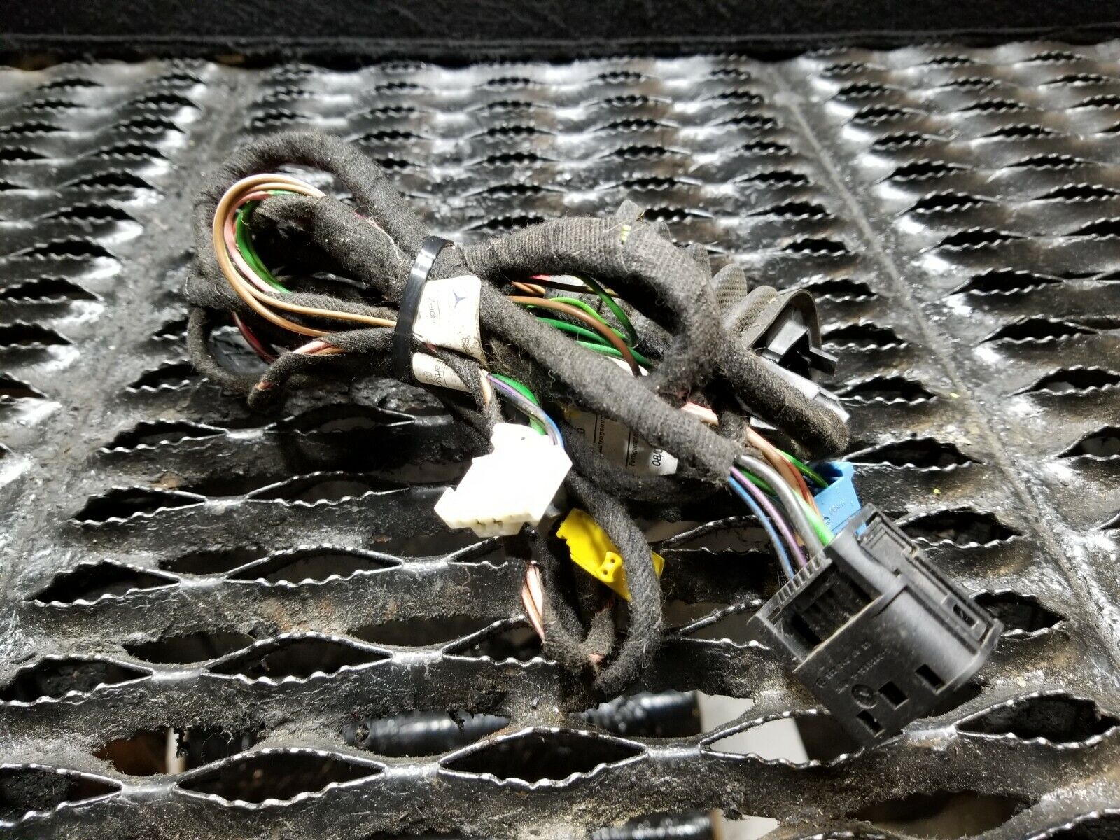 2003-2006 Mercedes C230 W203 Coupe Right Passenger Door Wire Harness OEM Replacement - Perfect for Electrical Repairs & DIY Car Maintenance