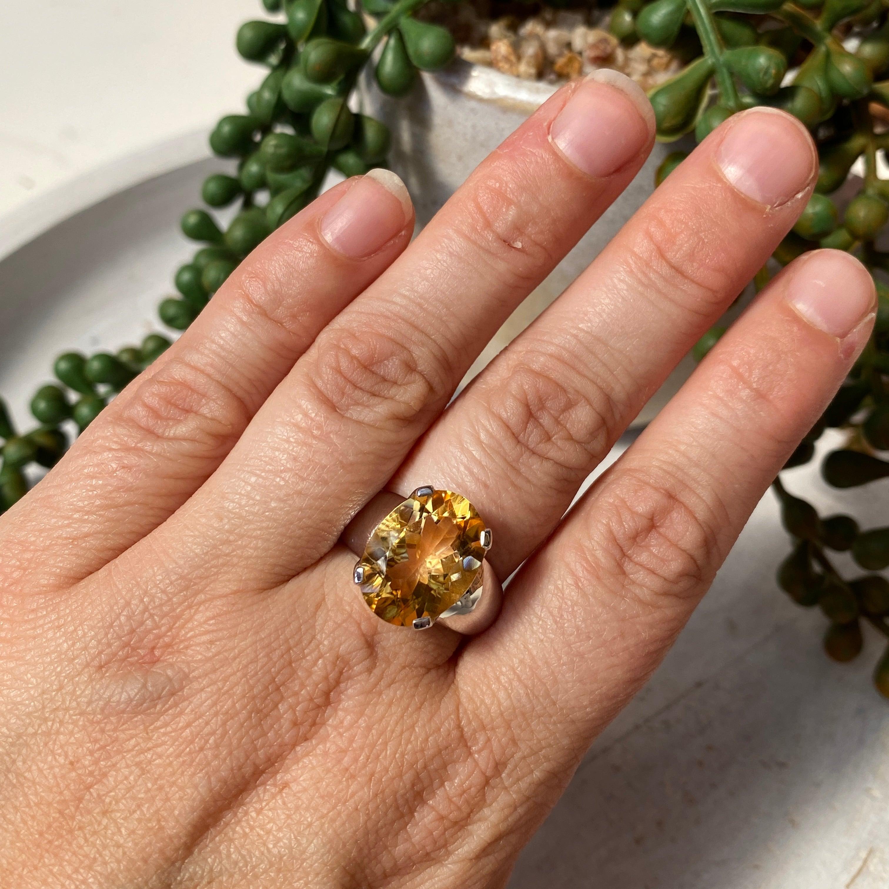 14K Gold Citrine Oval Cut Ring Size 8 - Elegant Gemstone Jewelry for Women - Perfect for Weddings, Anniversaries & Special Occasions