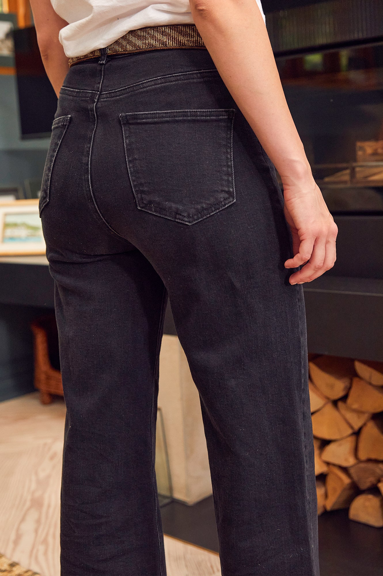 Stylish Black Denim Wide Leg Crop Jeans for Women | High Waist Comfort Fit | Perfect for Casual Outings & Streetwear Fashion