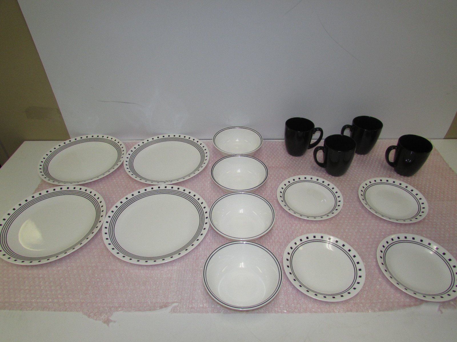 Corelle Livingware 16-Piece Dinnerware Set for 4 - Modern City Block Design - Shatterproof & Chip-Resistant Plates, Bowls & Mugs - Perfect for Everyday Use, Family Dinners & Entertaining Guests